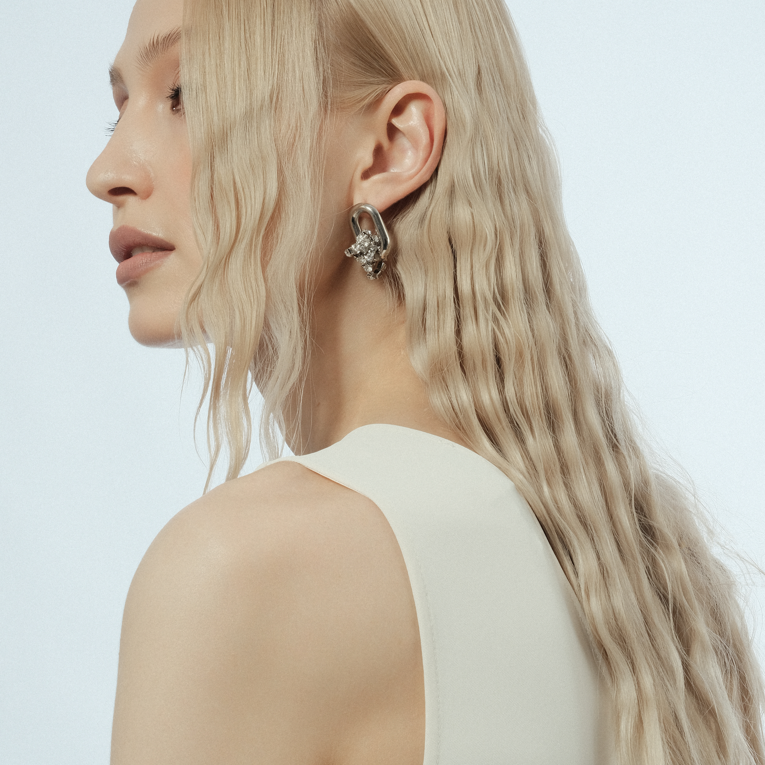 Asymmetric  earrings with crystals and links