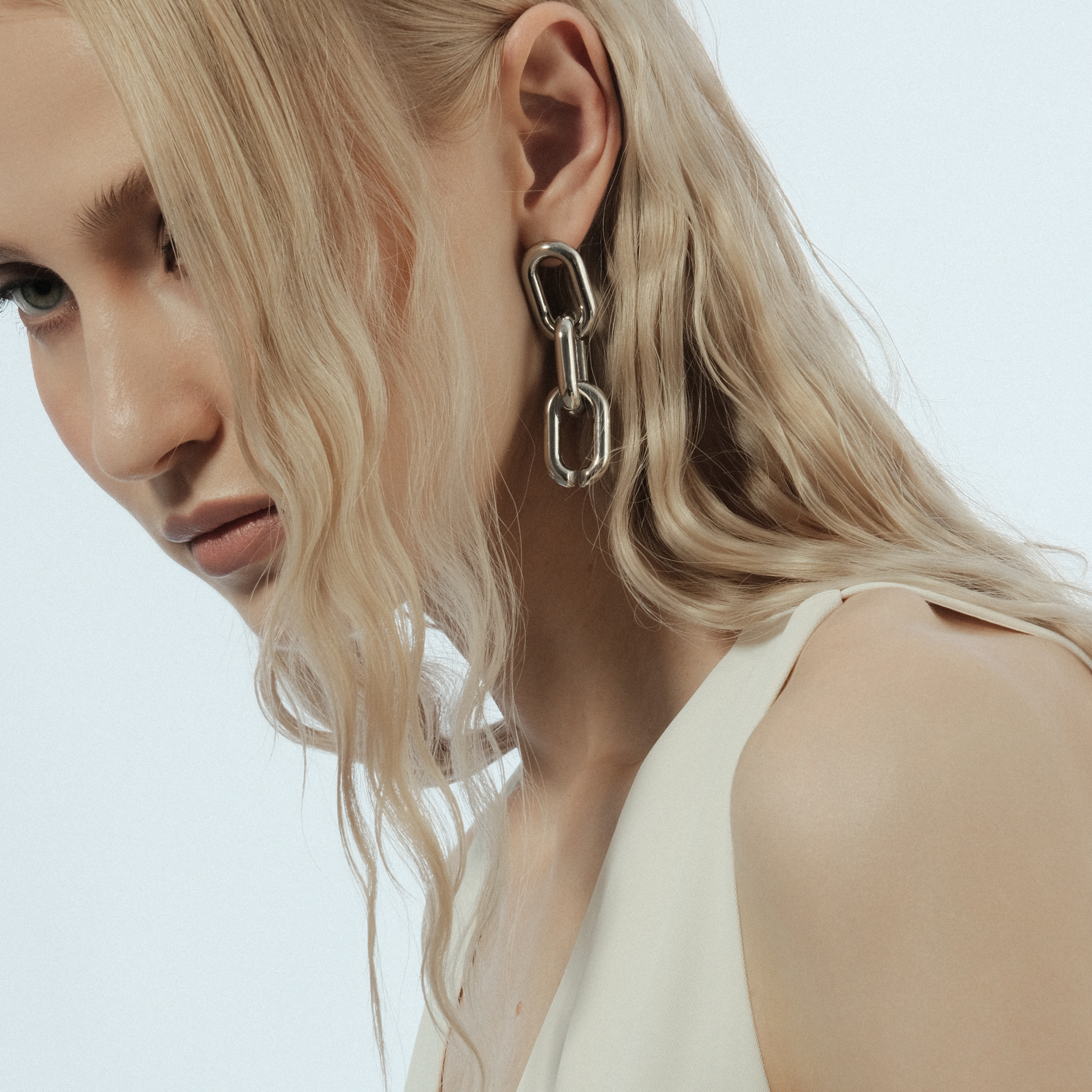 Asymmetric  earrings with crystals and links