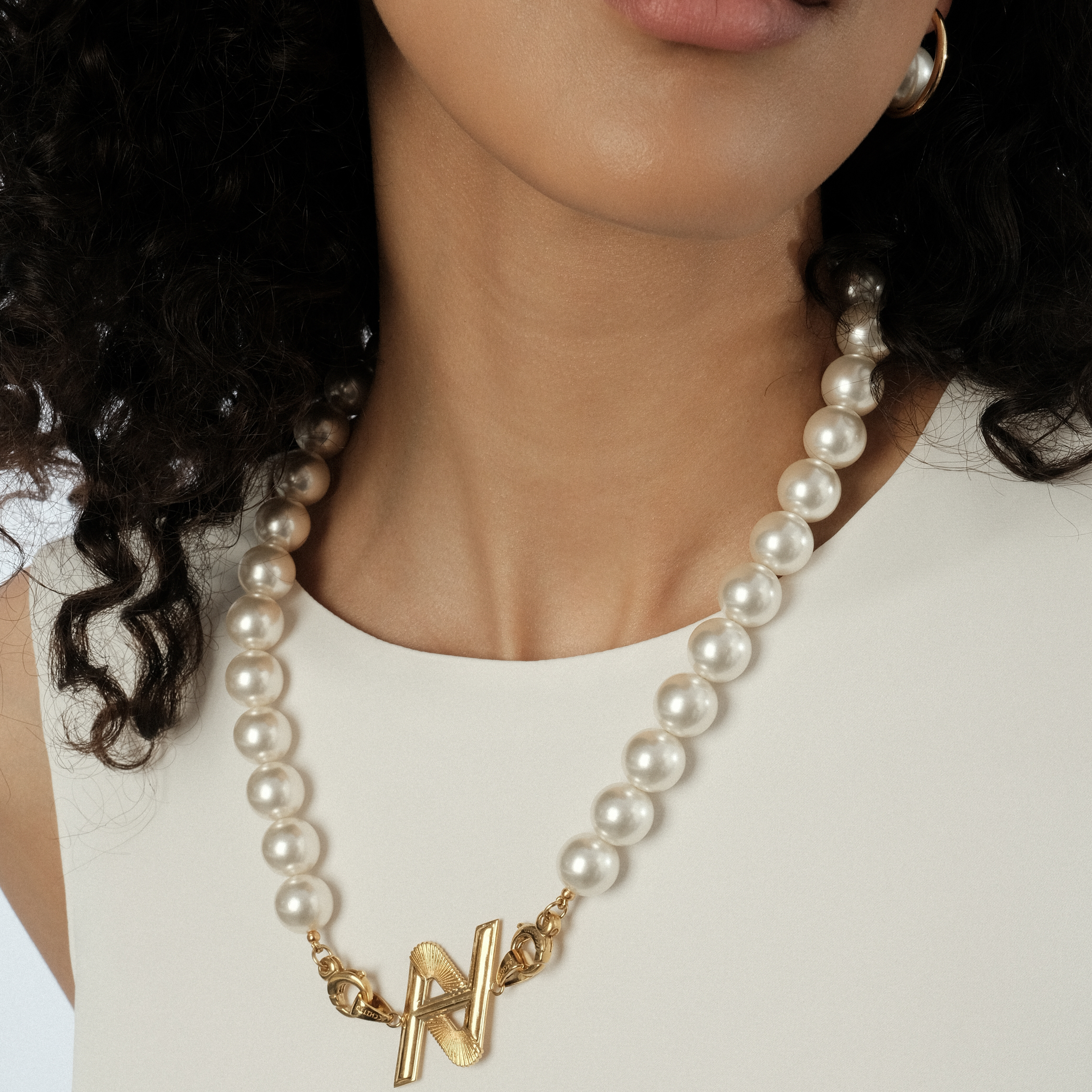 Lily white necklace with a logo double pedant