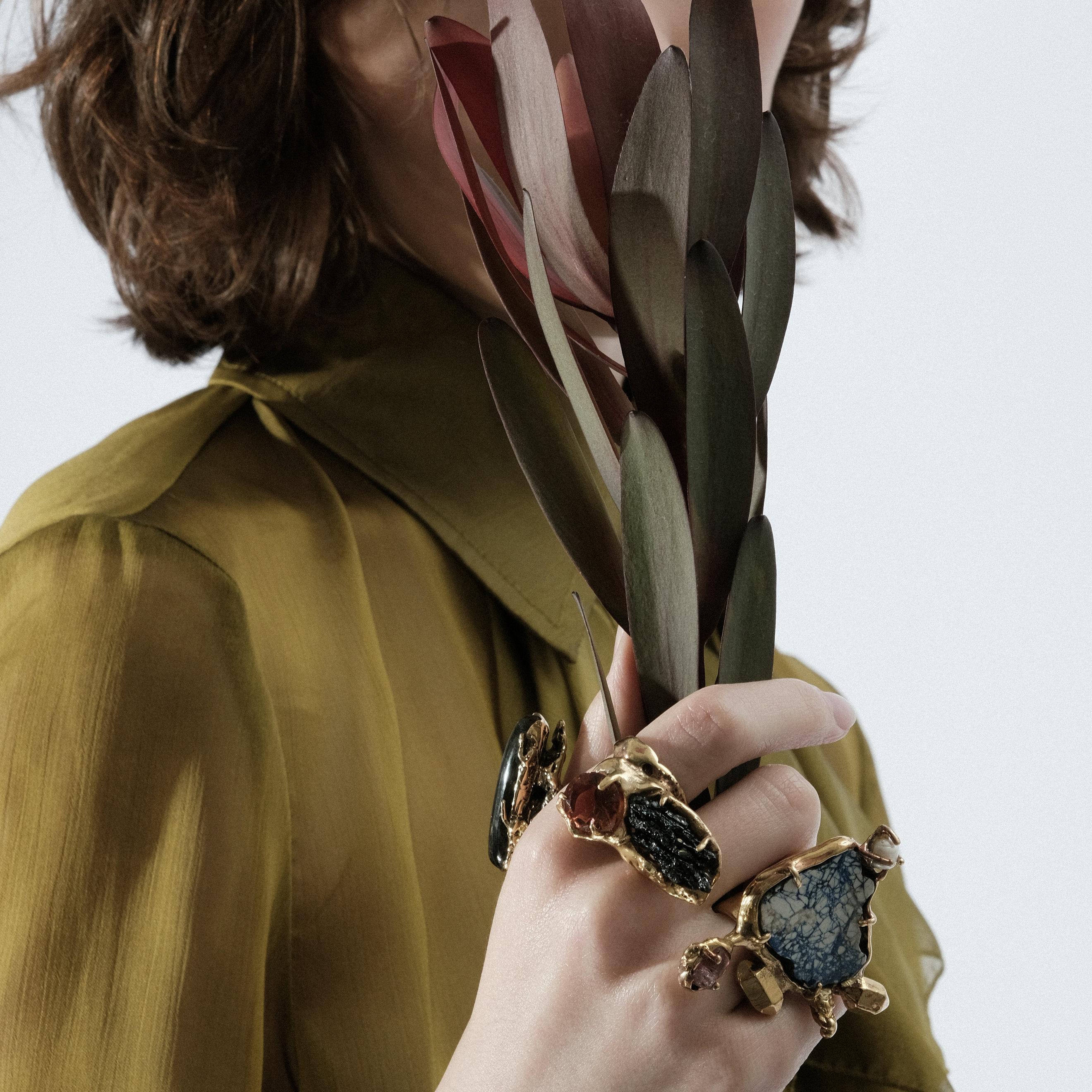 Brass ring with inserts: synthetic sultanite and quartz