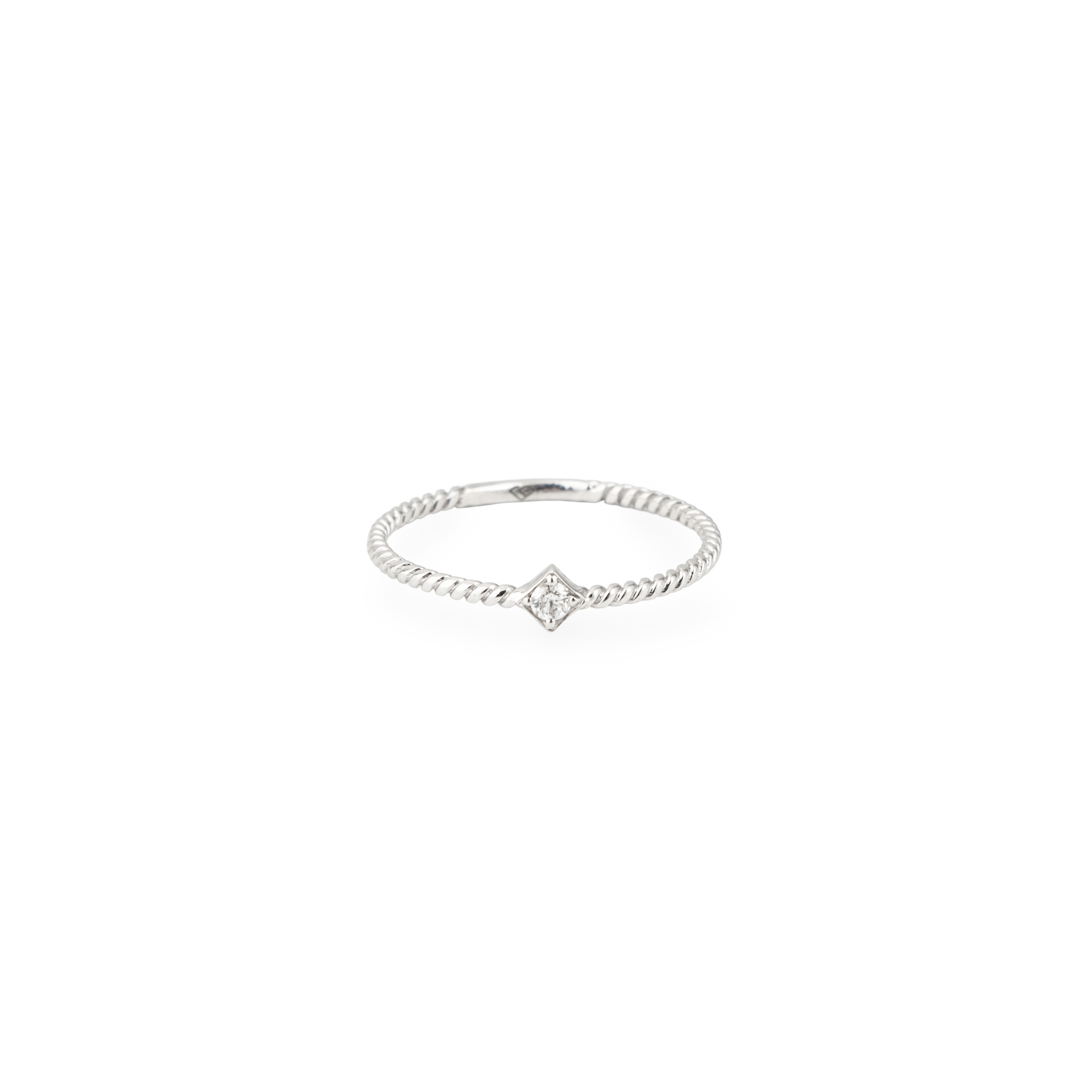 Braided Diamond ring made of gold