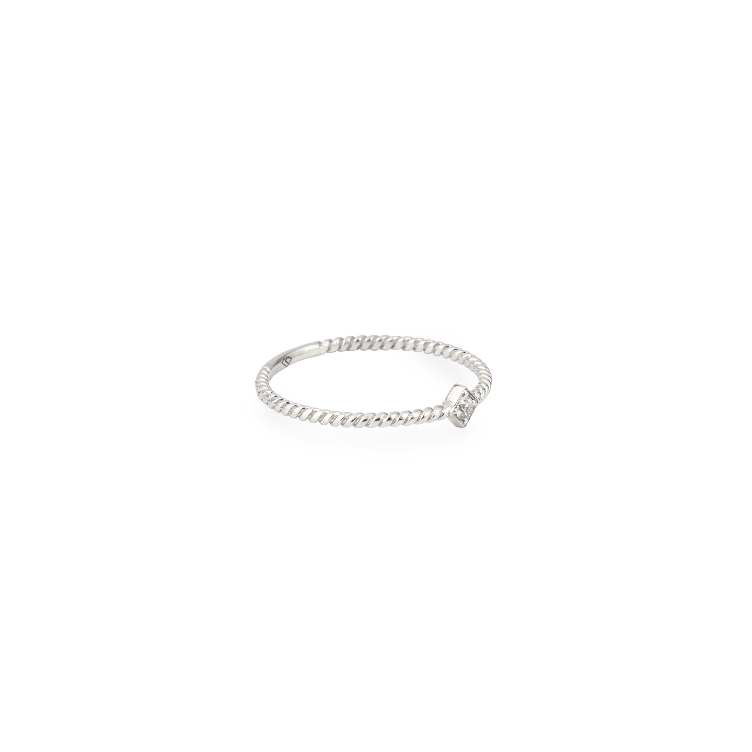 Braided Diamond ring made of gold