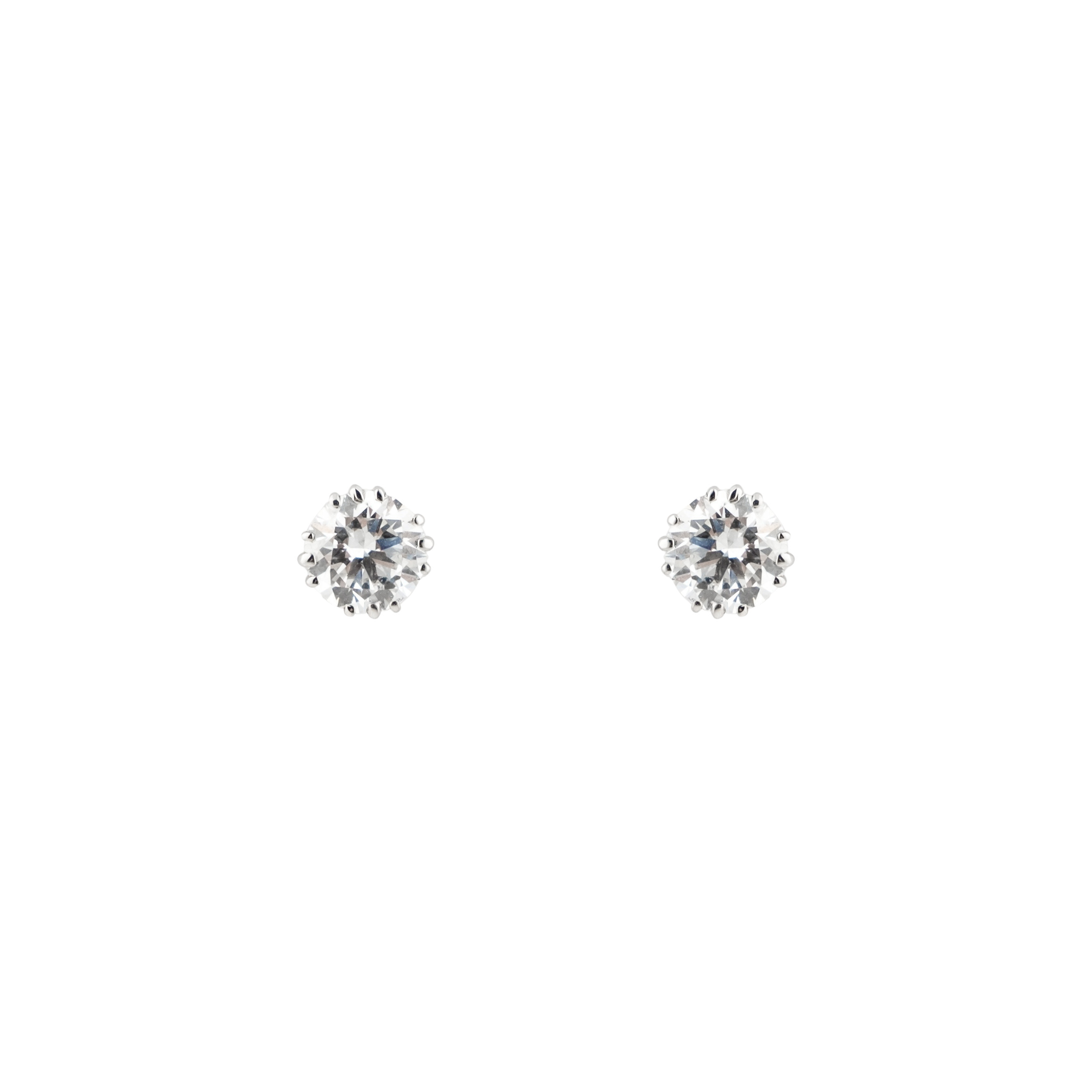 Green Diamond busettes made of gold with 0.5 carat diamonds