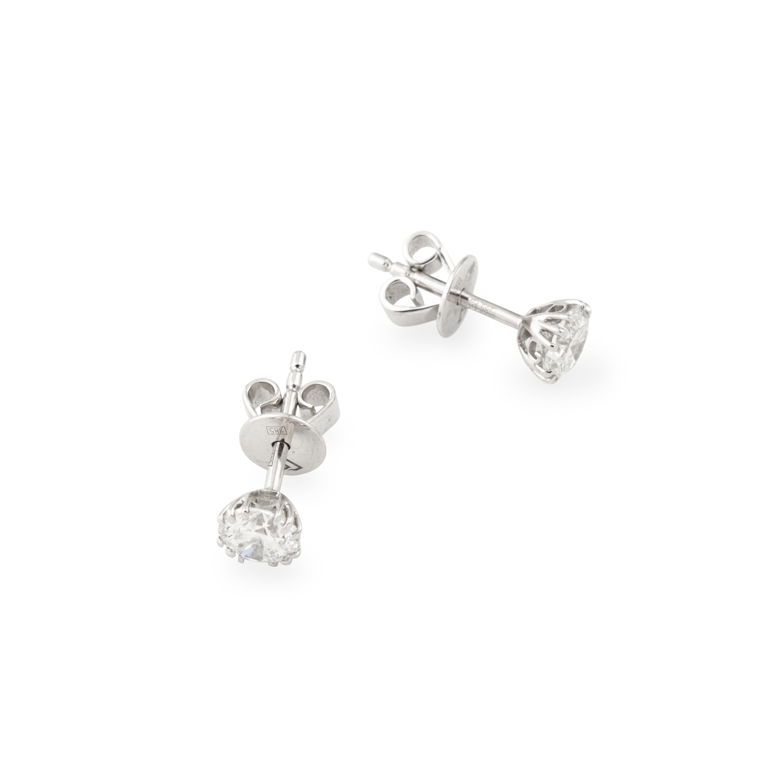 Green Diamond busettes made of gold with 0.5 carat diamonds
