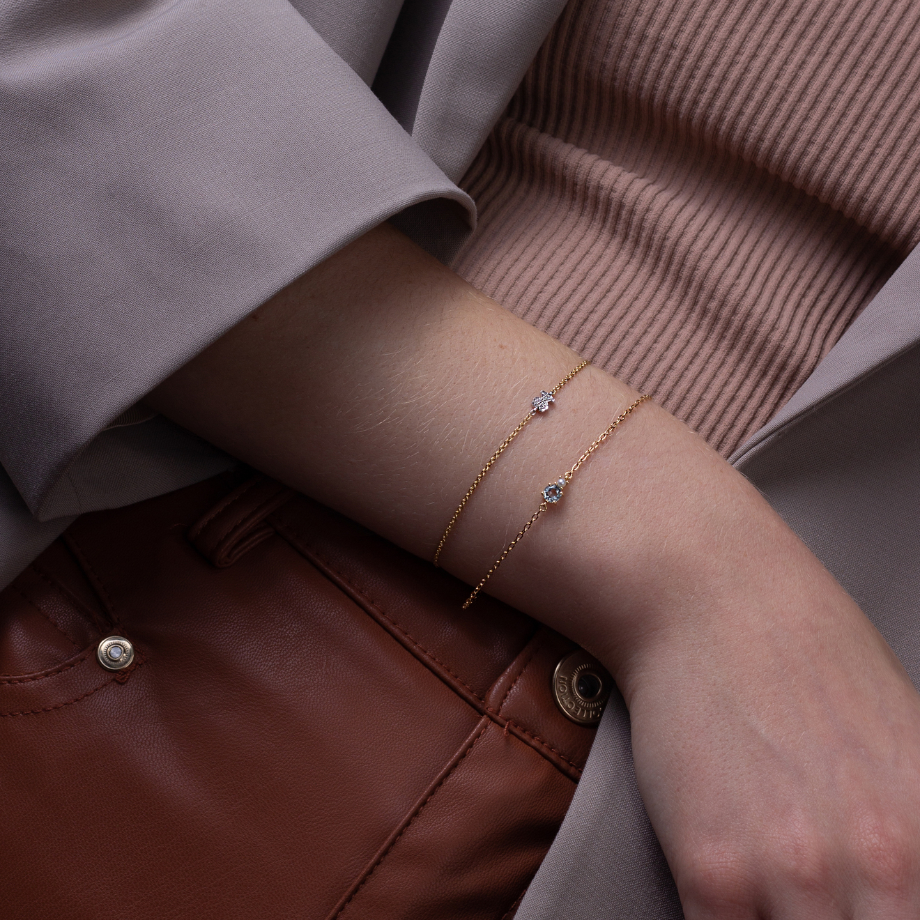 Mini Ivette bracelet in yellow gold with topaz and pearls