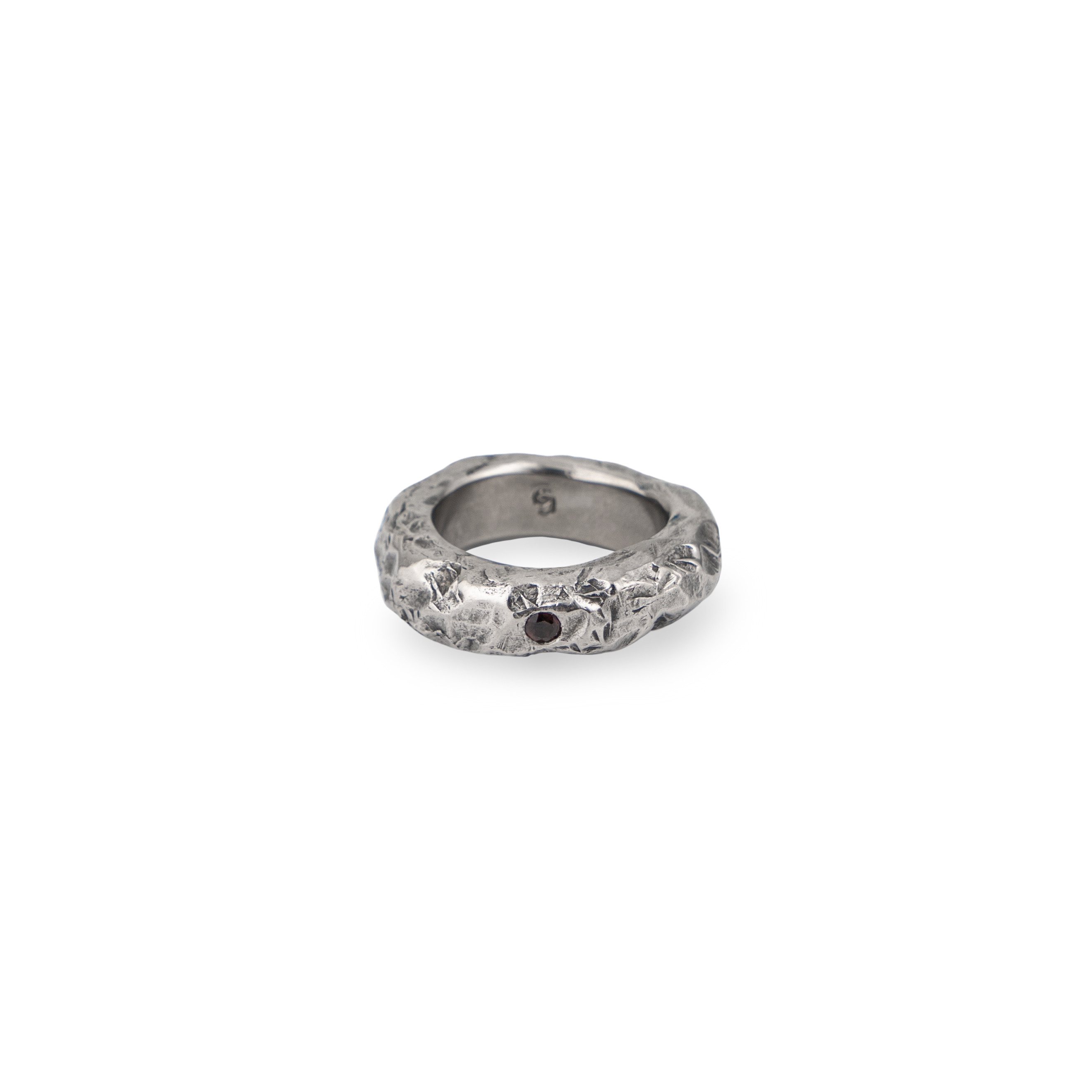 Широкие кольца Grani Jewelry Кольцо дэш с гранатом