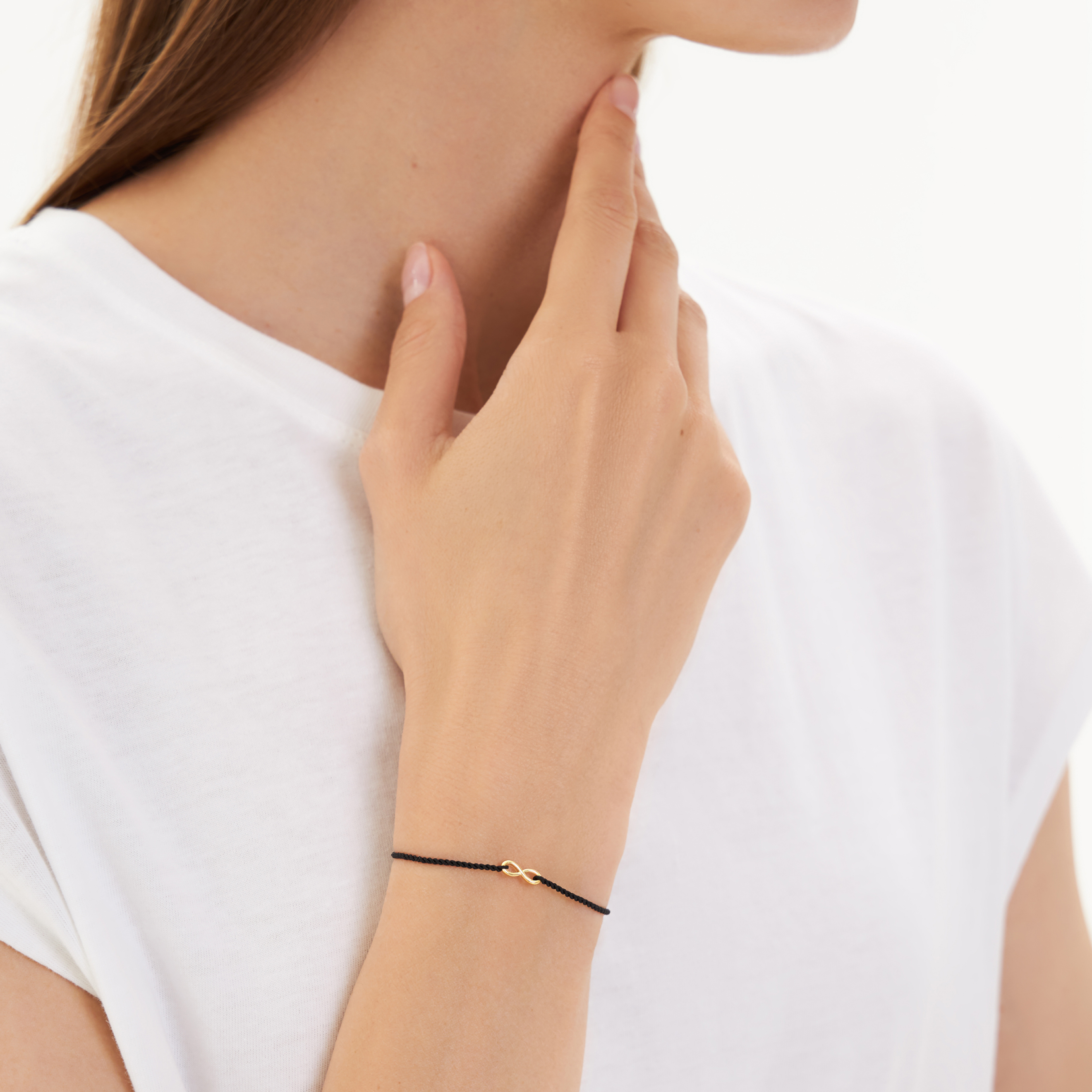 Infinity bracelet with gilding on black thread
