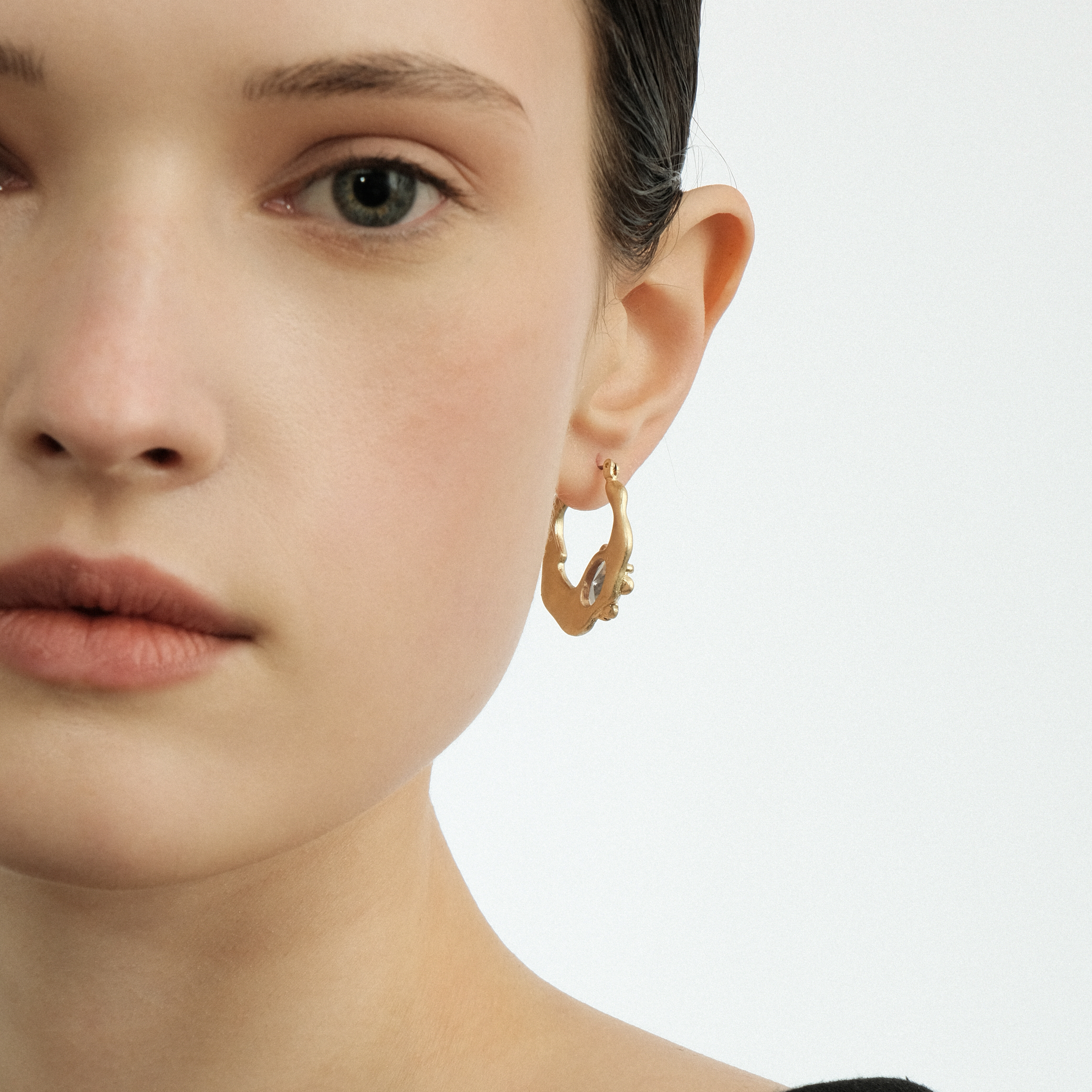 Small golden earrings with oval crystal