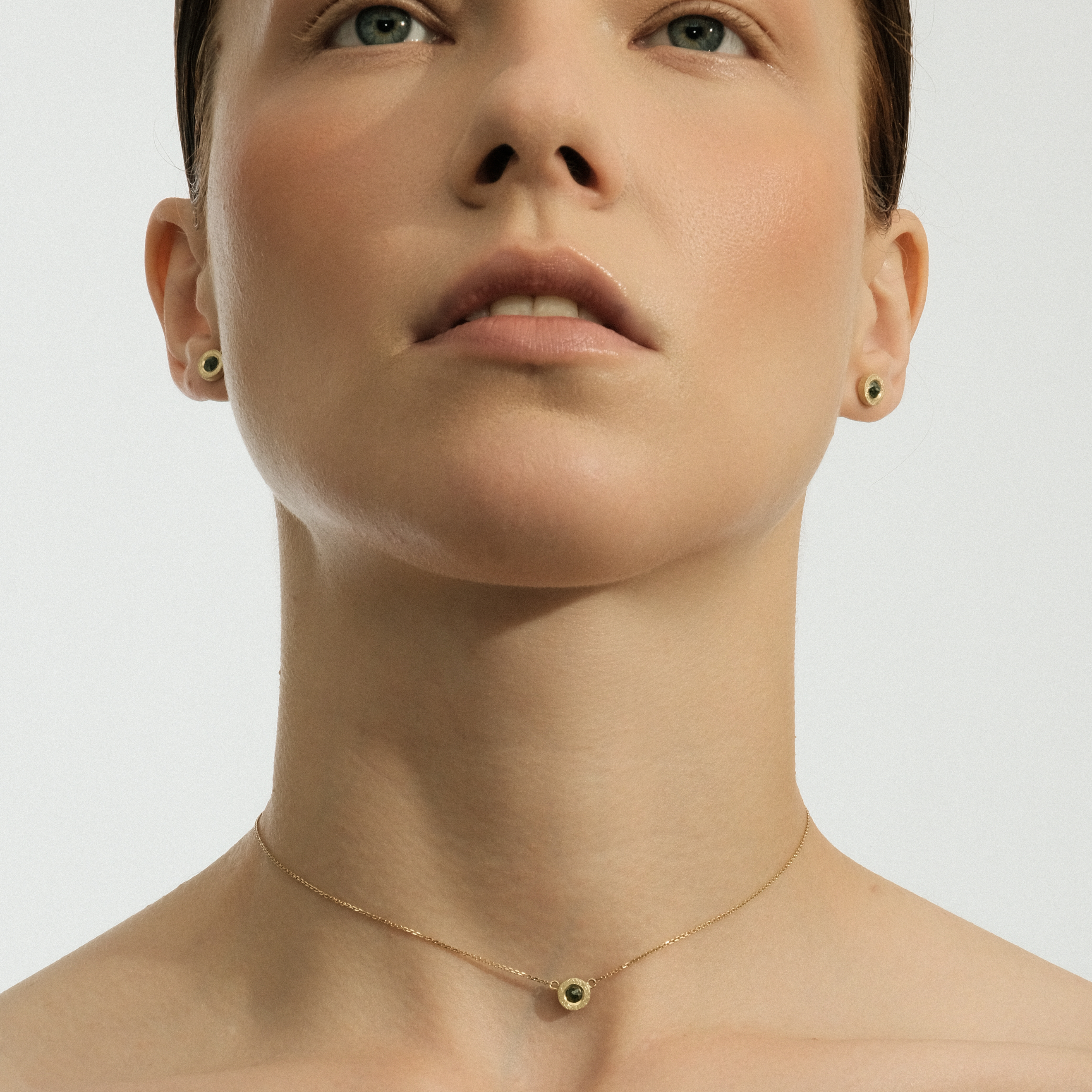 Fragile Rose earrings made of gold