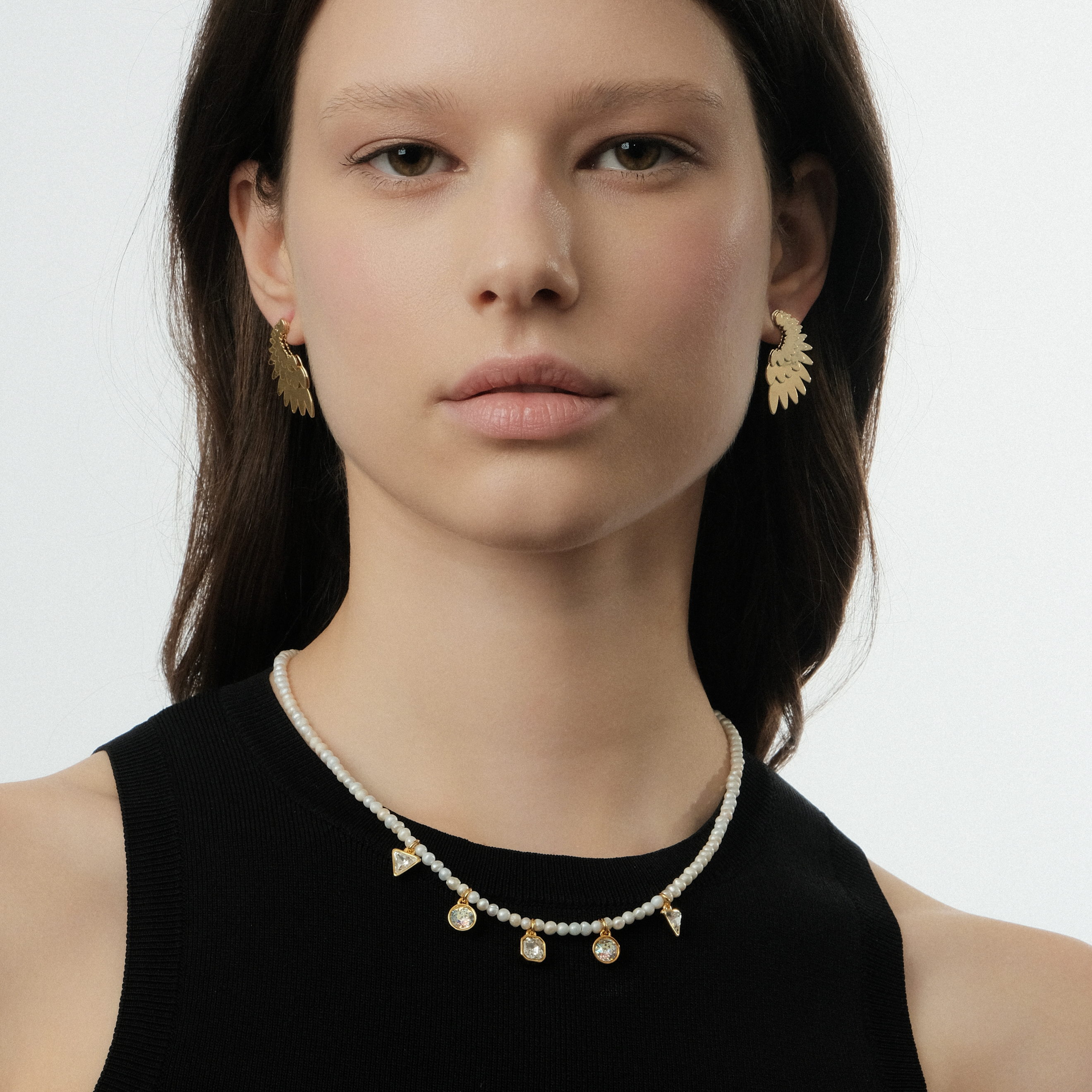 Gold-tone pearl necklace with crystal pendants