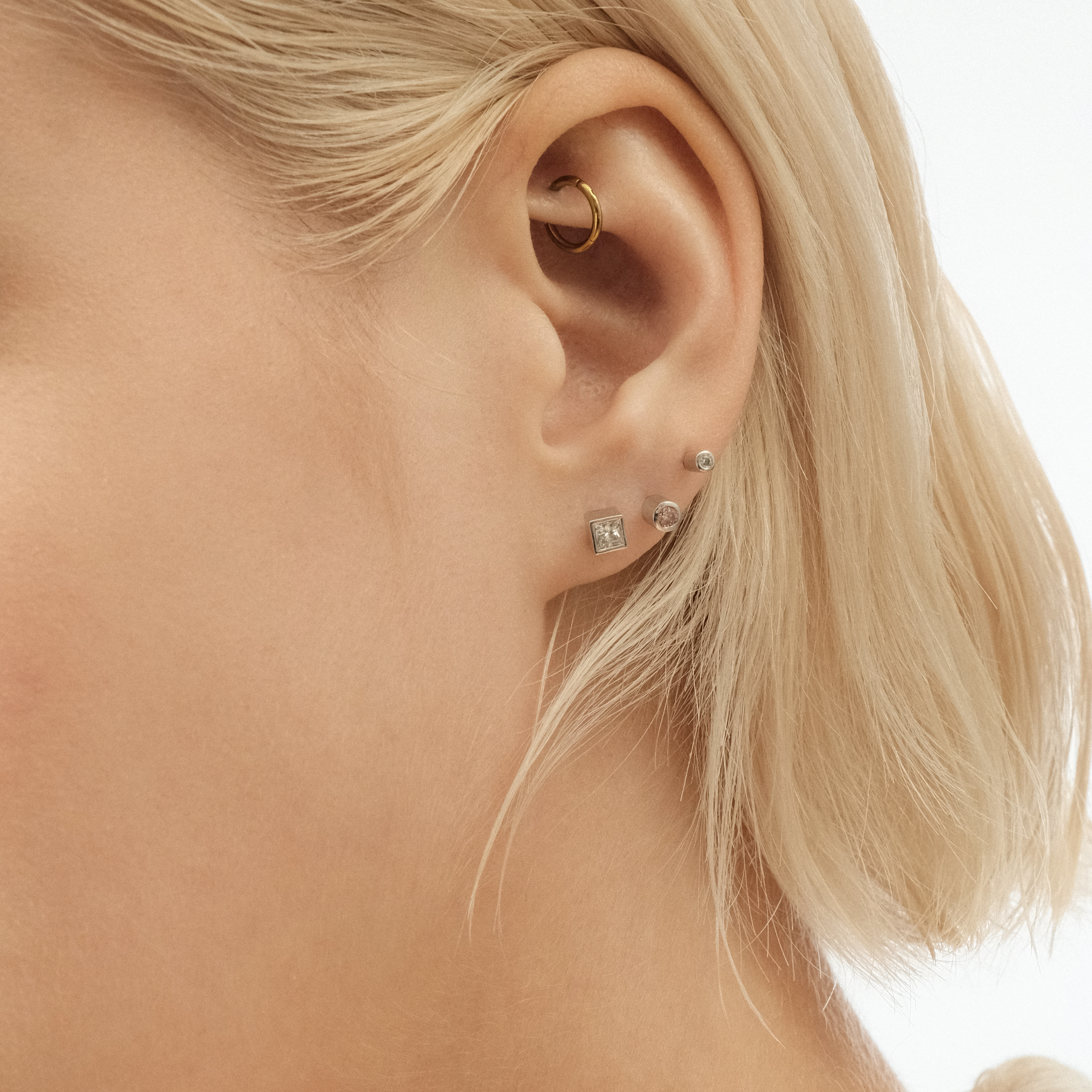 Piercing helix made of gold circle with 1.5 mm diamond