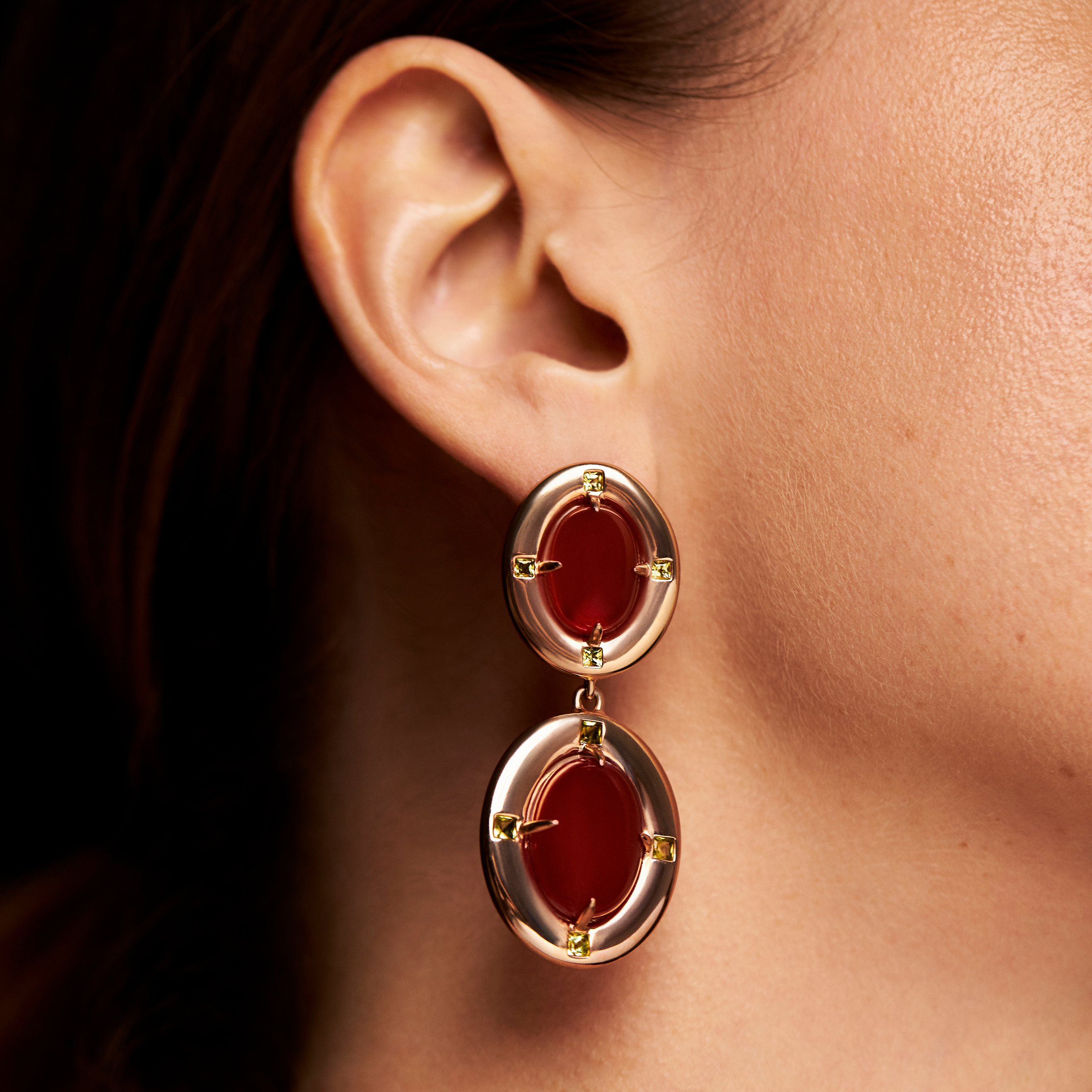 Double gold-plated silver earrings with carnelian and chrysolites