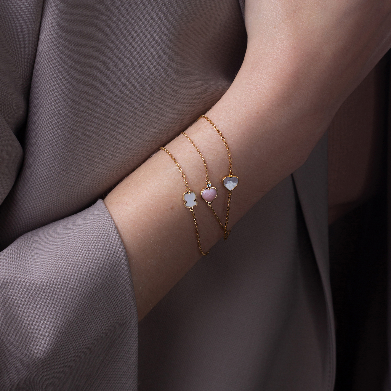 XXS yellow gold bracelet with mother-of-pearl heart