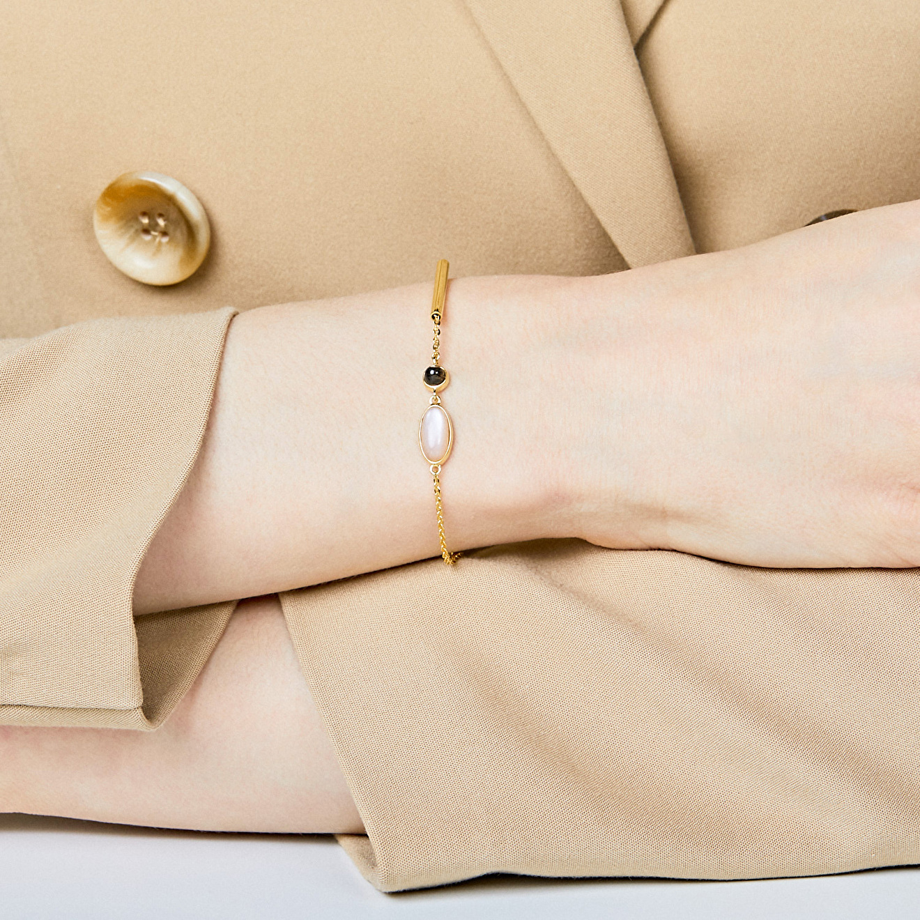 Gold-plated Roma bracelet with pink moonstone and smoky heliolite