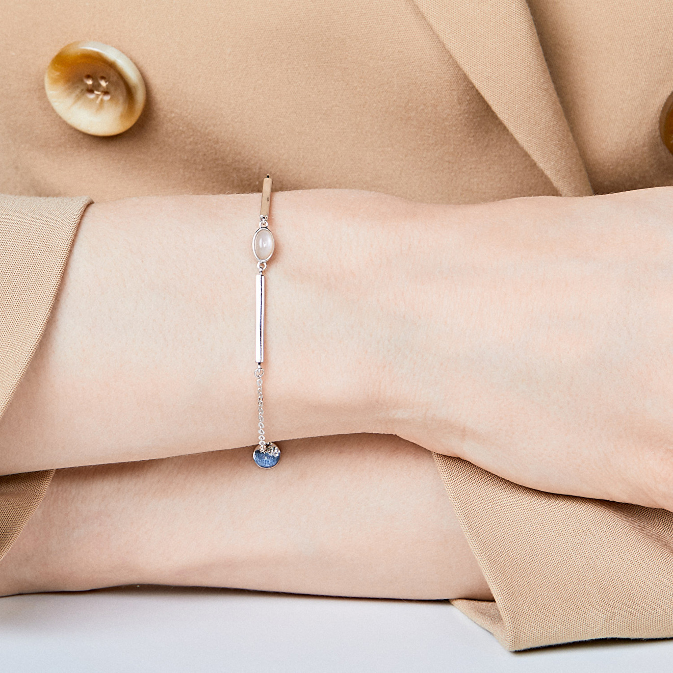 Roma silver bracelet with pink moonstone