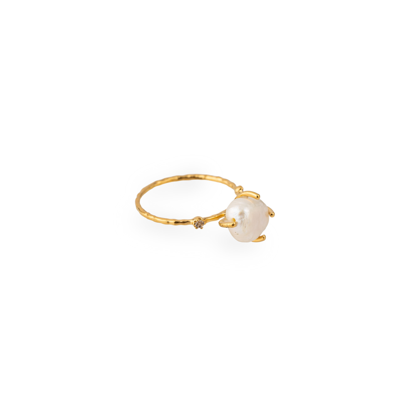 Wisteria Gems Позолоченное кольцо из серебра с овальной белой речной жемчужиной и белыми топазами