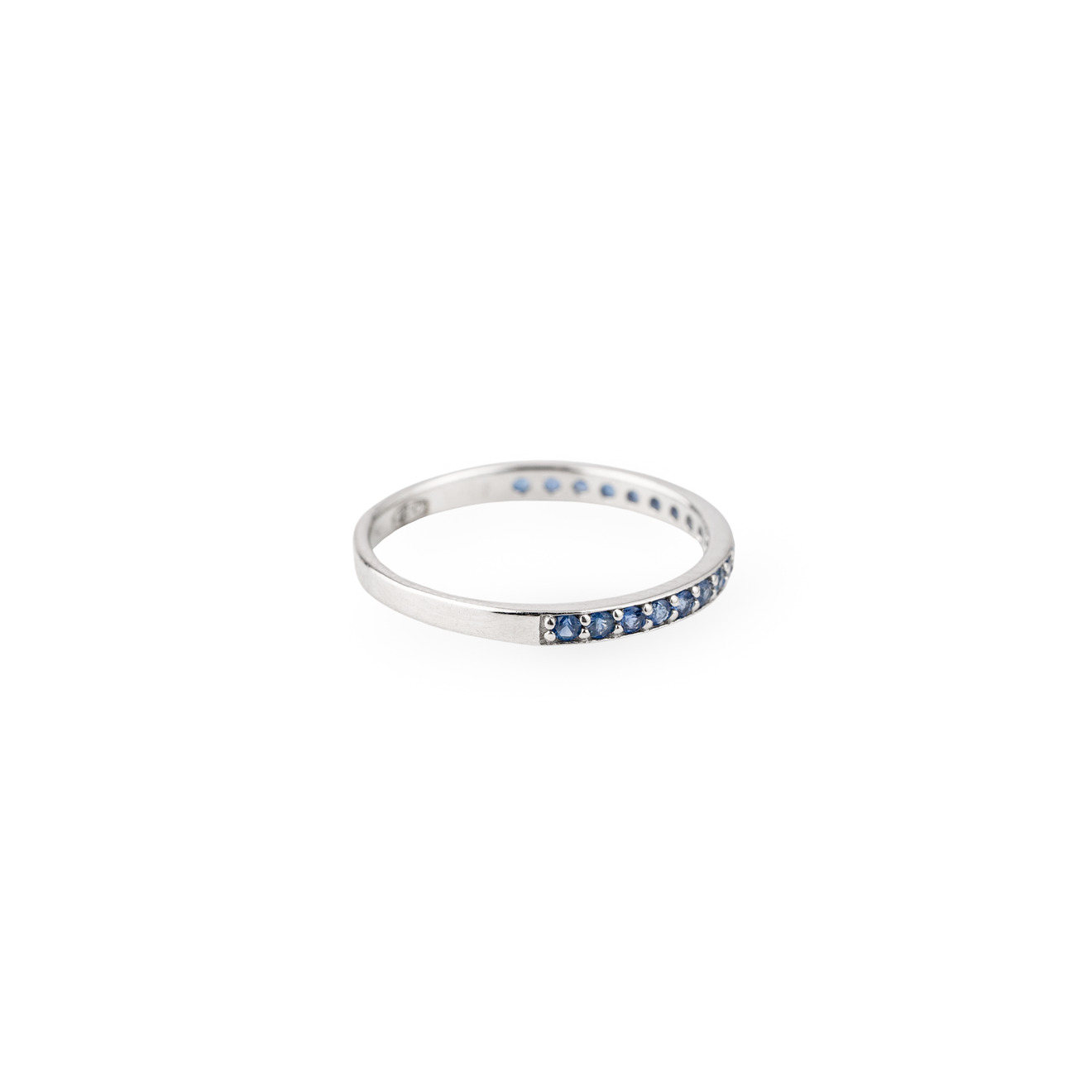 кольцо из серебра с сапфирами и фианитами Mates Плоское кольцо из серебра, инкрустированное сапфирами