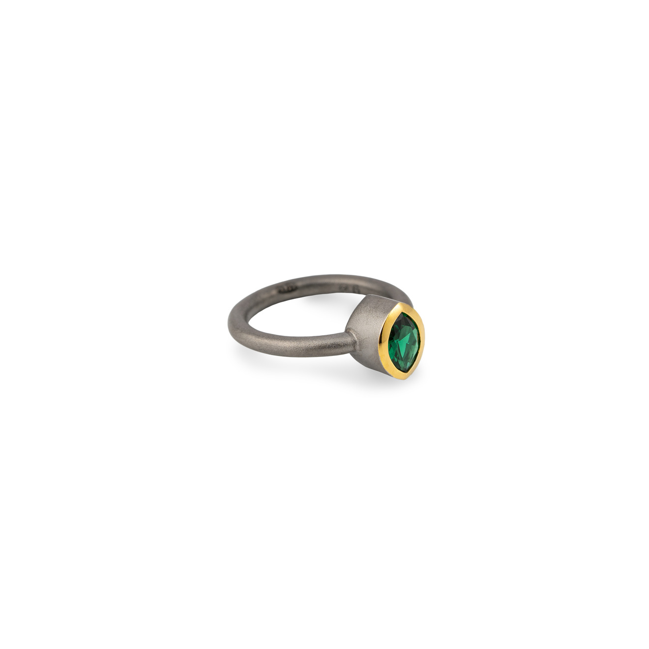 SKYE Черненое кольцо из серебра с зеленым овальным фианитом
