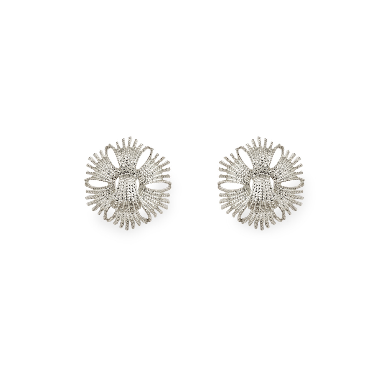Free Form Jewelry Серебристые крупные серьги в форме цветка lisa smith серебристые серьги в форме разбитого сердца