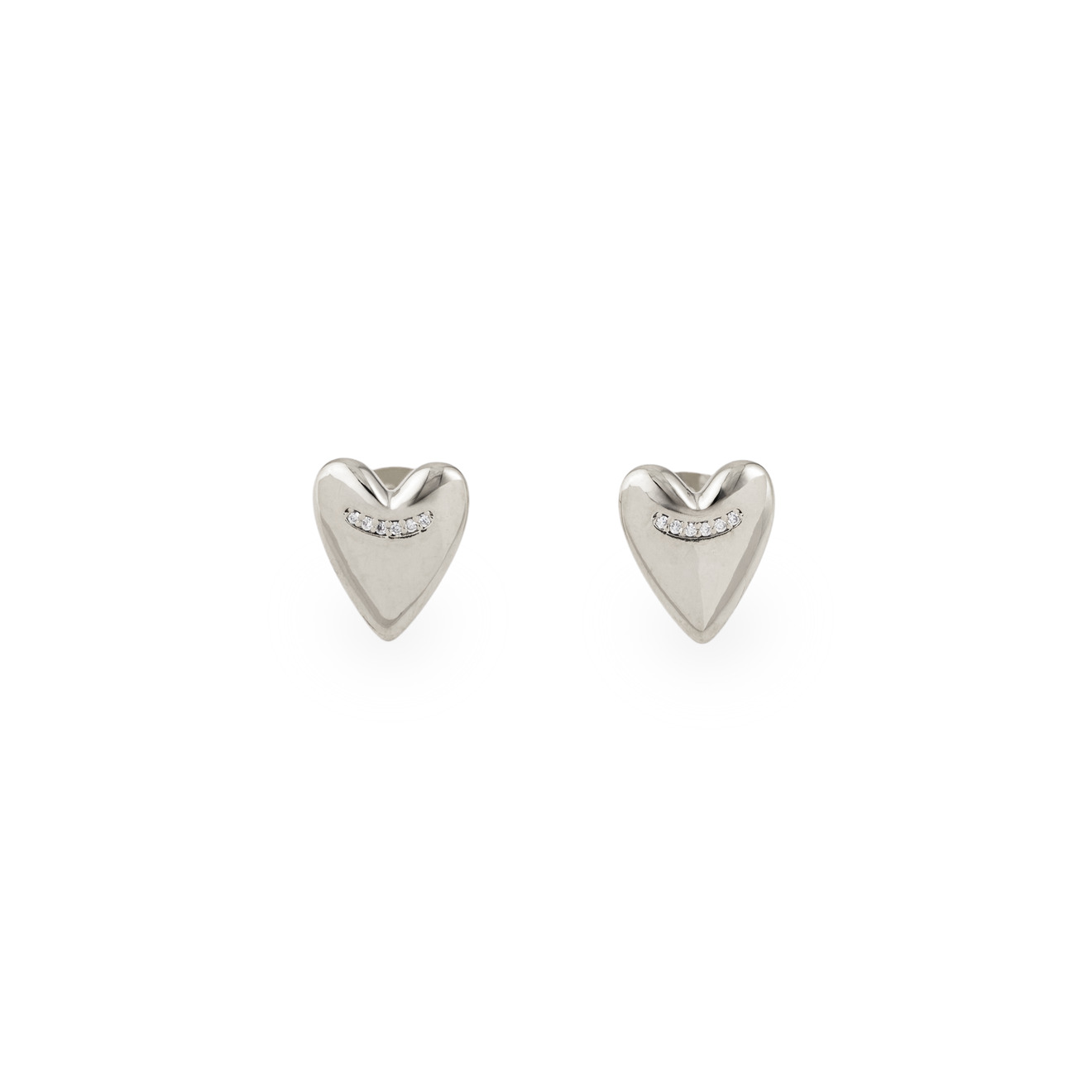 цена Free Form Jewelry Серебристые серьги-сердца с маленькими кристаллами