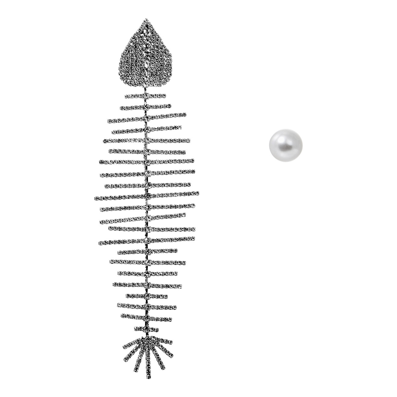 Herald Percy Асимметричные серьги рыбка из кристаллов с жемчужной пуссетой серьги асимметричные с черным агатом