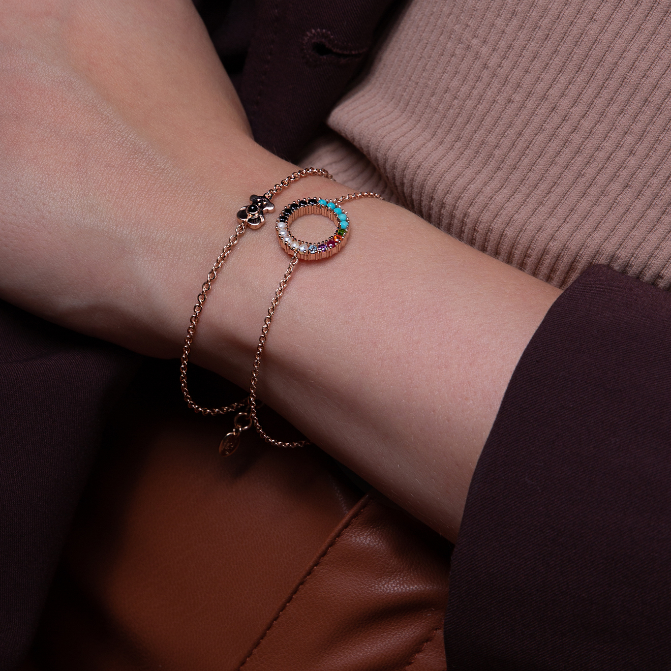 Straight bracelet made of silver with vermei coating and semiprecious stones
