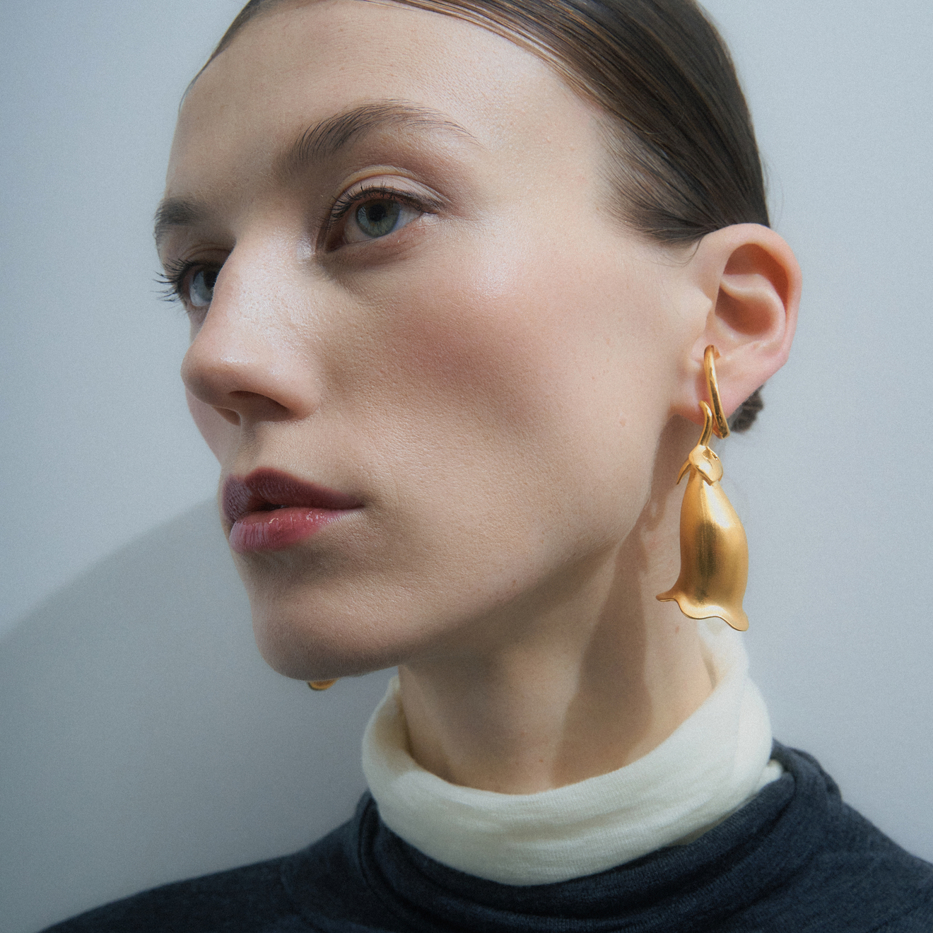 серьги позолоченные ringstone gold plated asymmetric earrings 2 шт ANISSA KERMICHE Позолоченные серьги «MOLLY EARRINGS»