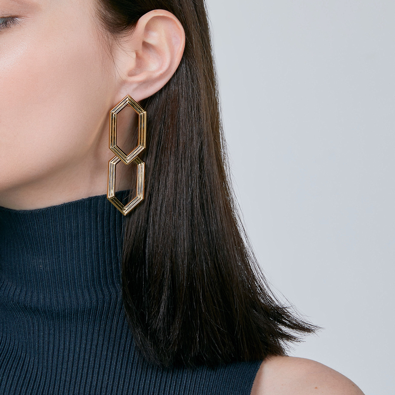 Double gold-plated earrings with relief