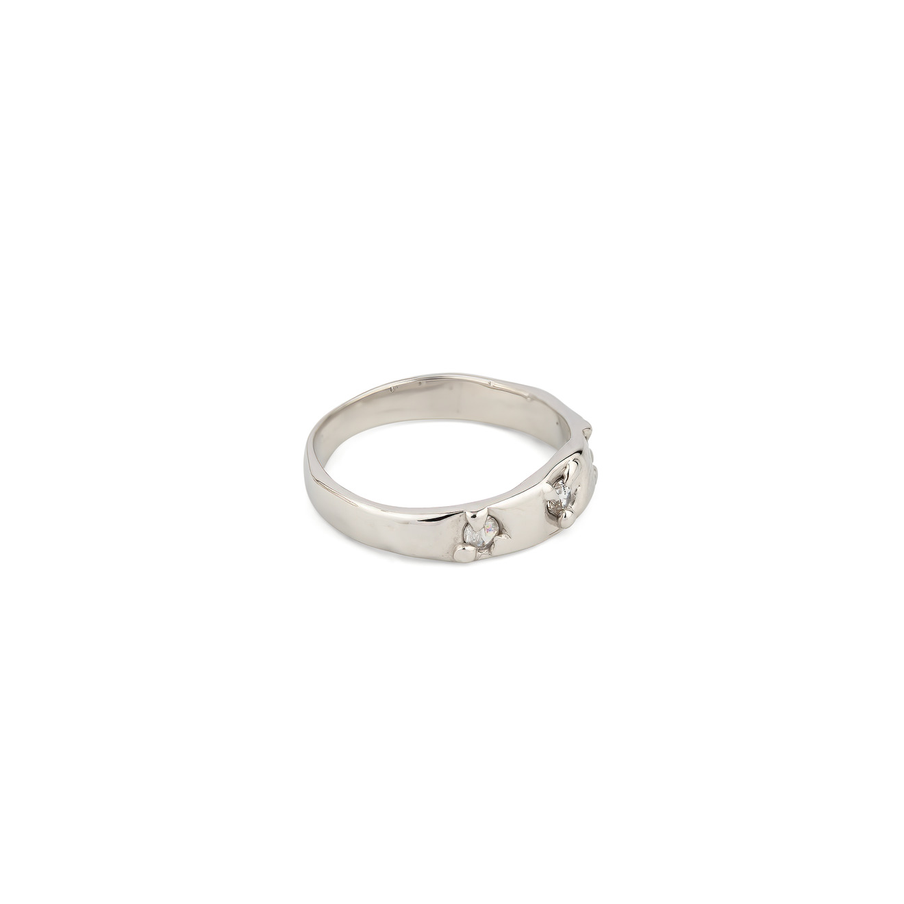 Mineral Weather Серебристое кольцо из белой латуни с тремя фианитами mineral weather кольцо лепесток из белой латуни