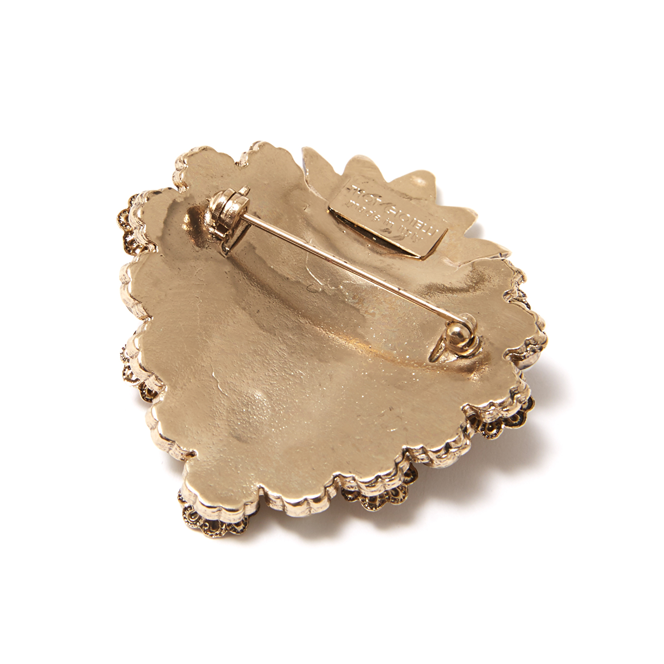 Брошь с красным эмалевым сердцем