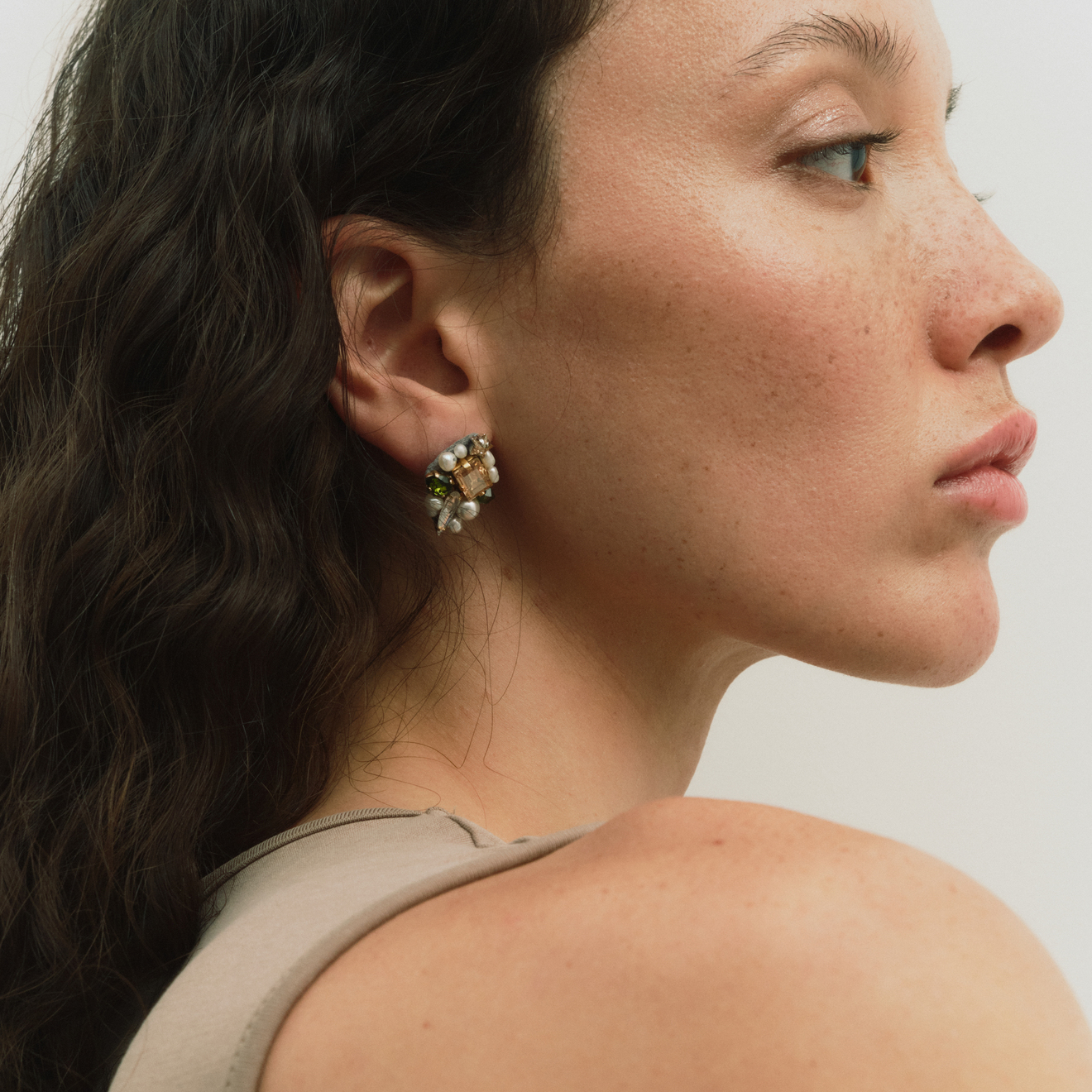 Phenomenal Studio Серьги, расшитые кристаллами и жемчугом Olivine Small phenomenal studio серьги с жемчугом aqumarine earrings