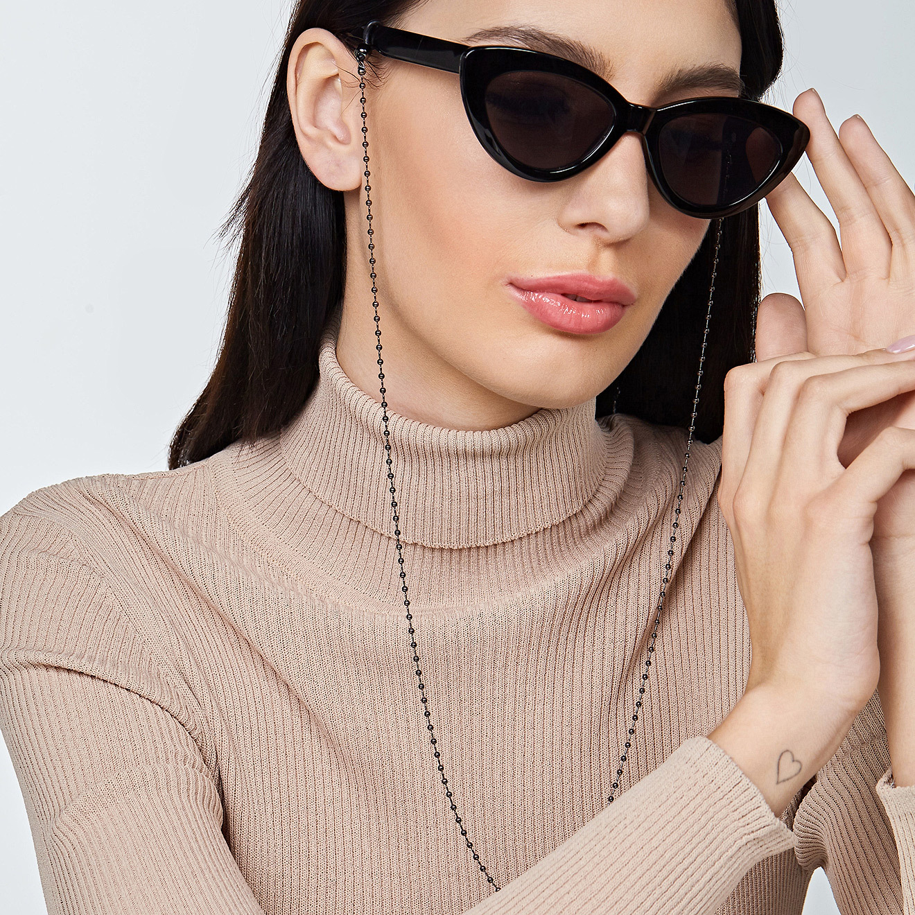 Black thread for glasses with a star