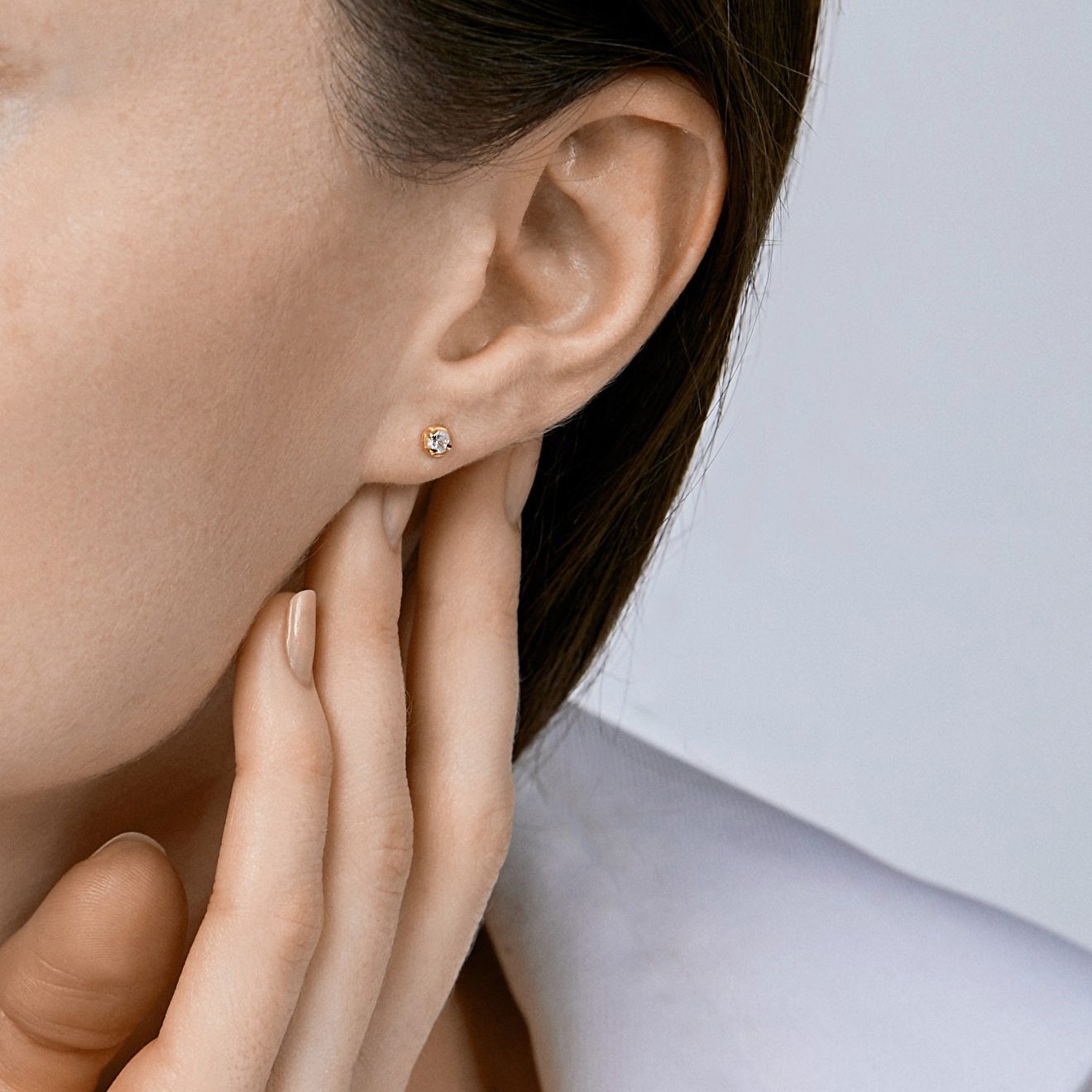 Gold-plated asymmetric earrings with a chain