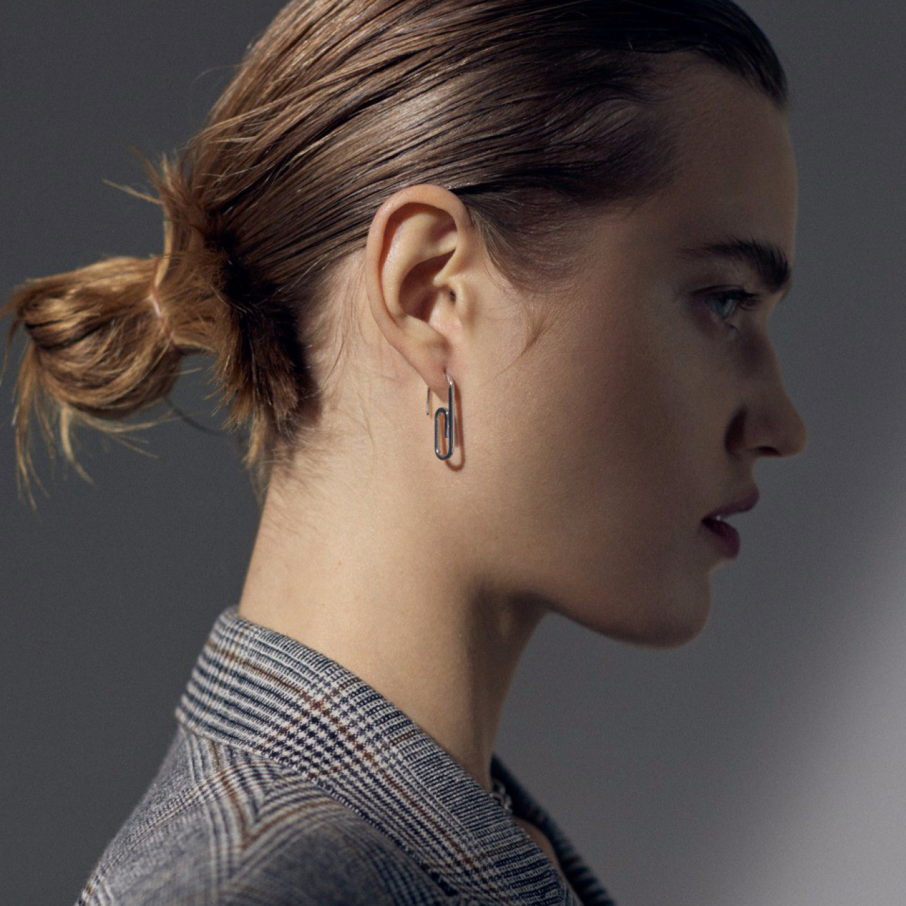 Silver paperclip mono-earring