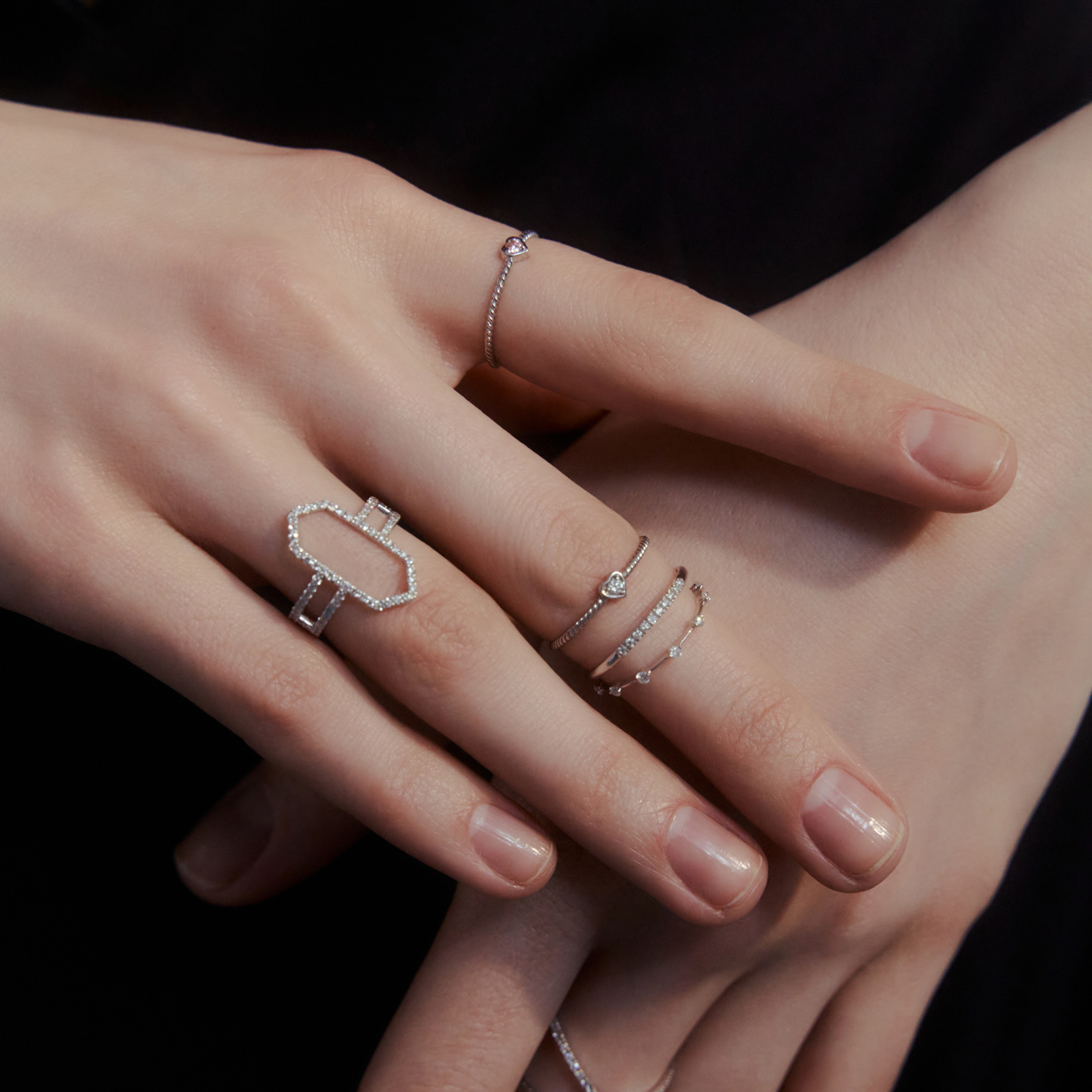prosto jewlry кольцо из белого золота с розовым микробриллиантом GreenDiamonds Плетеное кольцо-сердце из белого золота с розовым бриллиантом