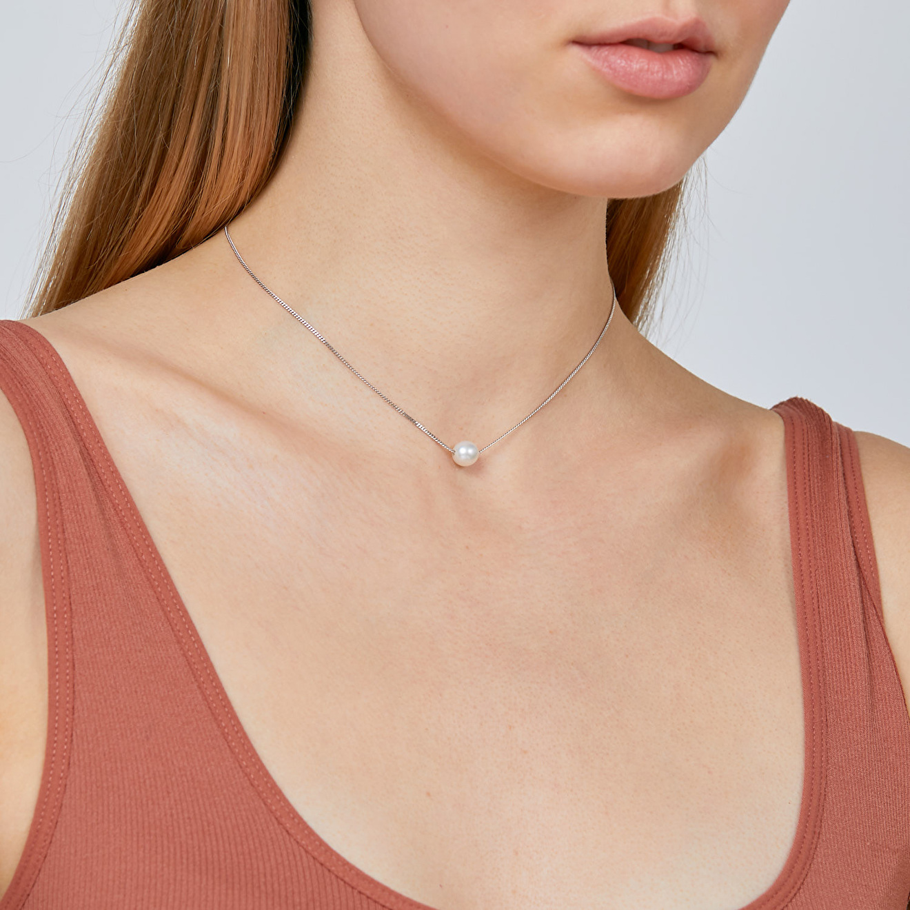 Silver necklace with pearl pendant