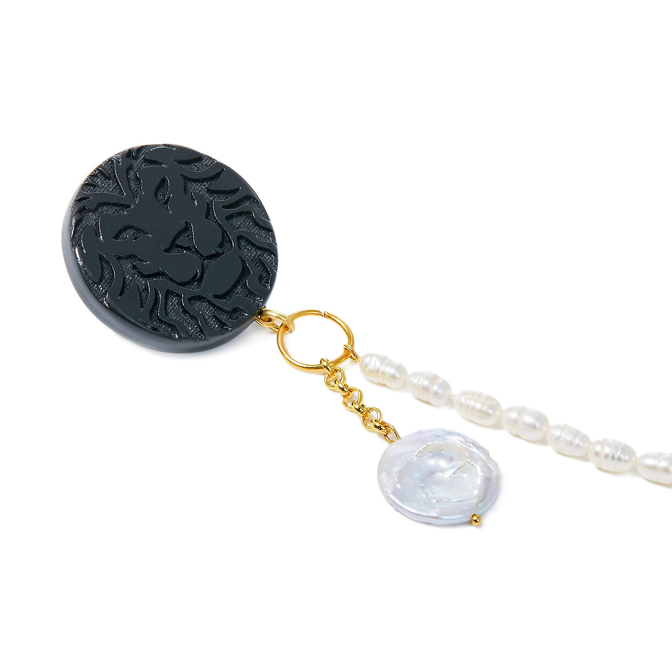 Черные серьги из дерева с жемчужными подвесками