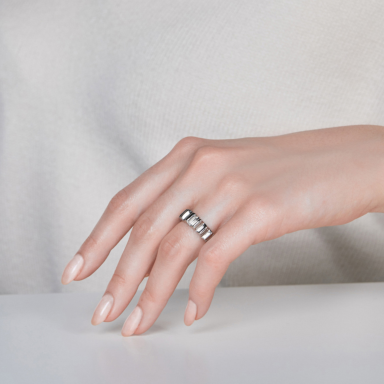 Unclosed  ring with relief