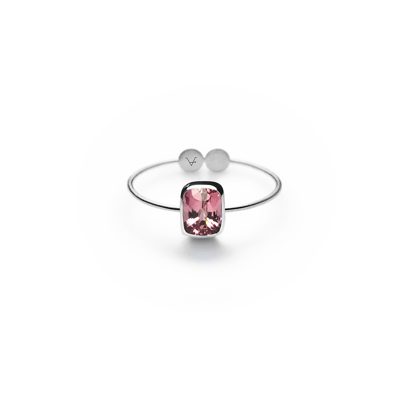 White gold ring with spinel