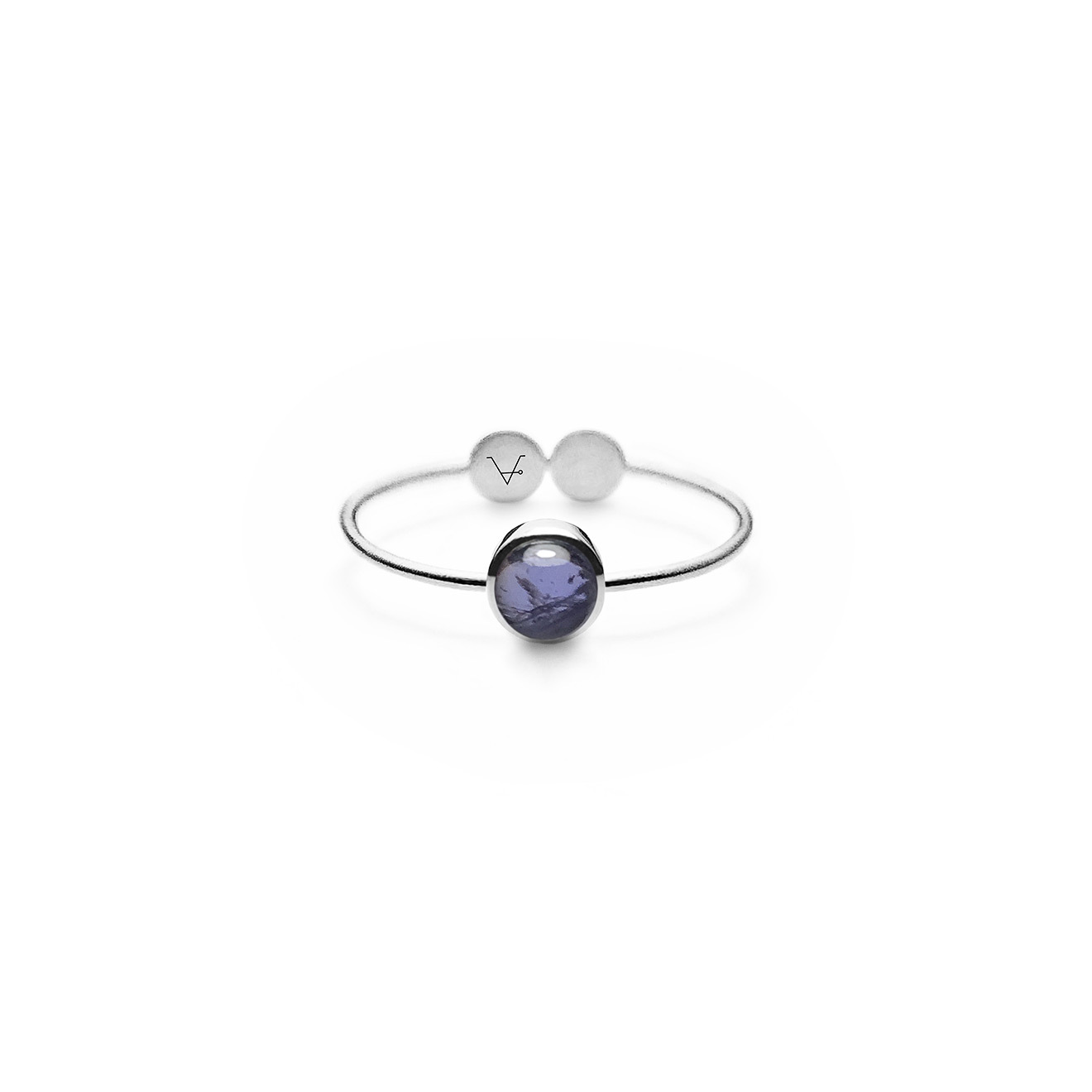 White gold ring with iolite