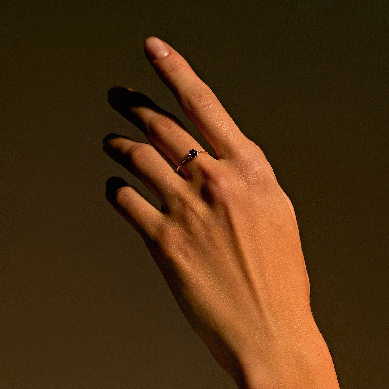 White gold ring with iolite