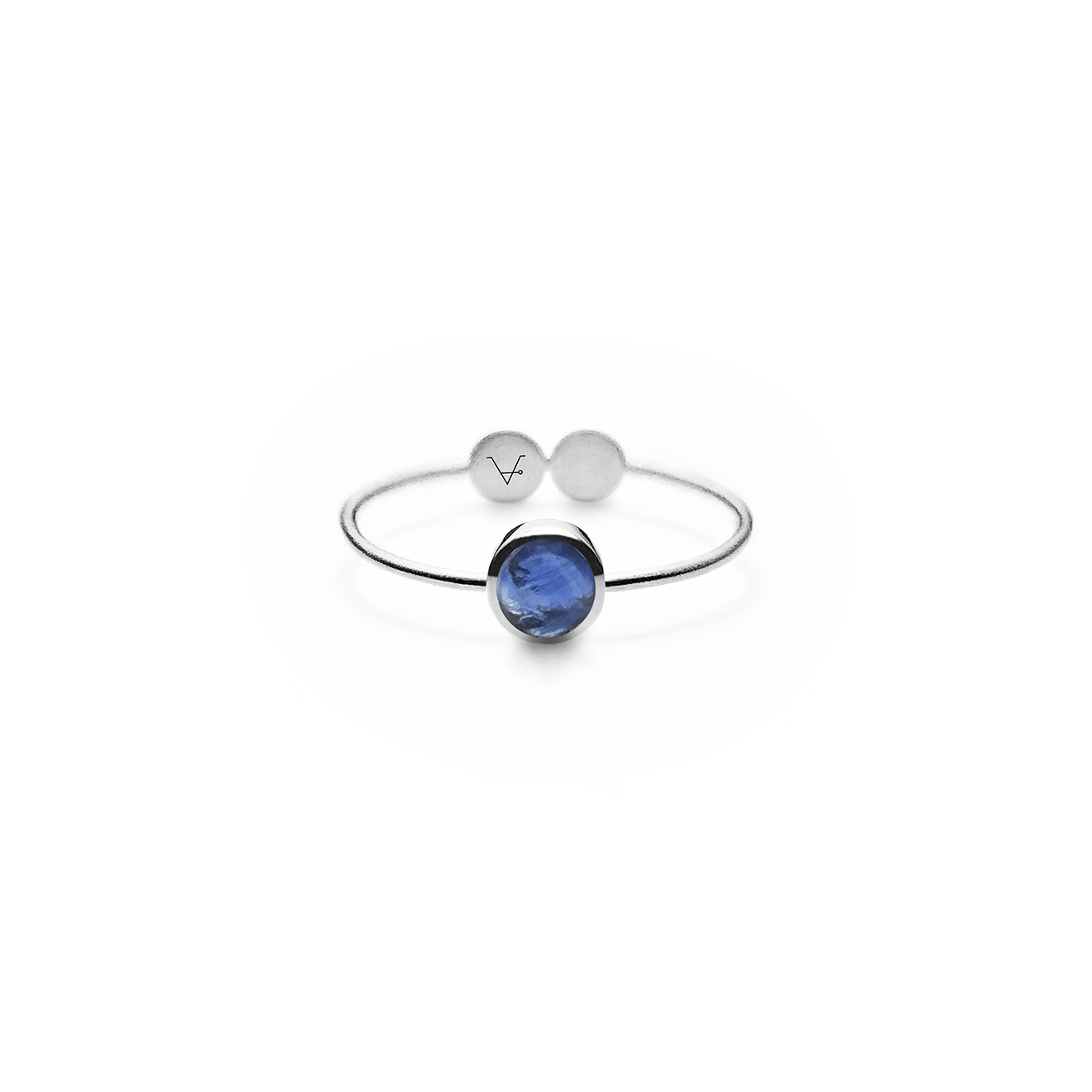 White gold ring with kyanite