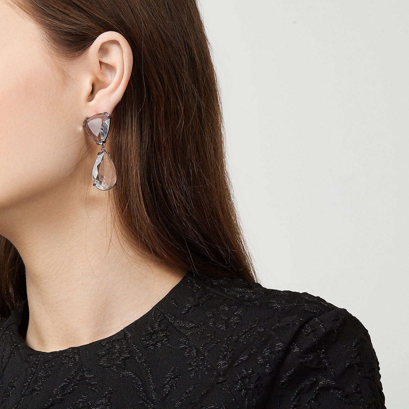 Transparent earrings with triangular crystals