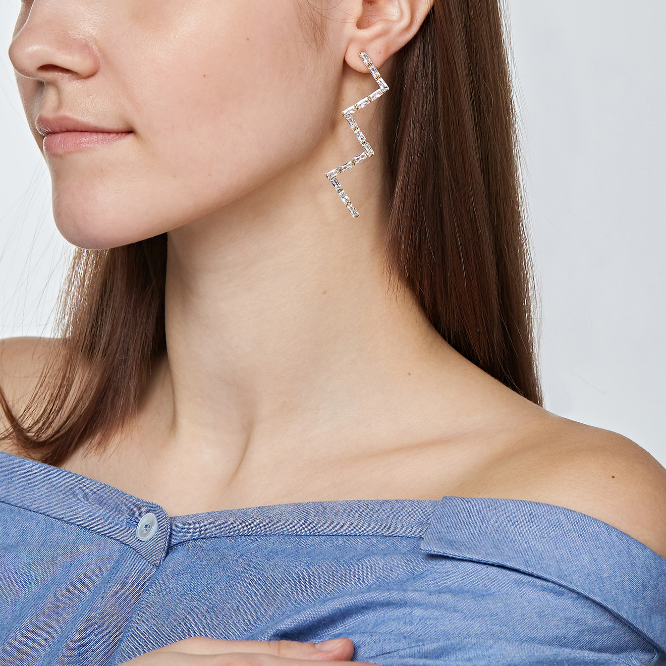 zigzag earrings with transparent crystals