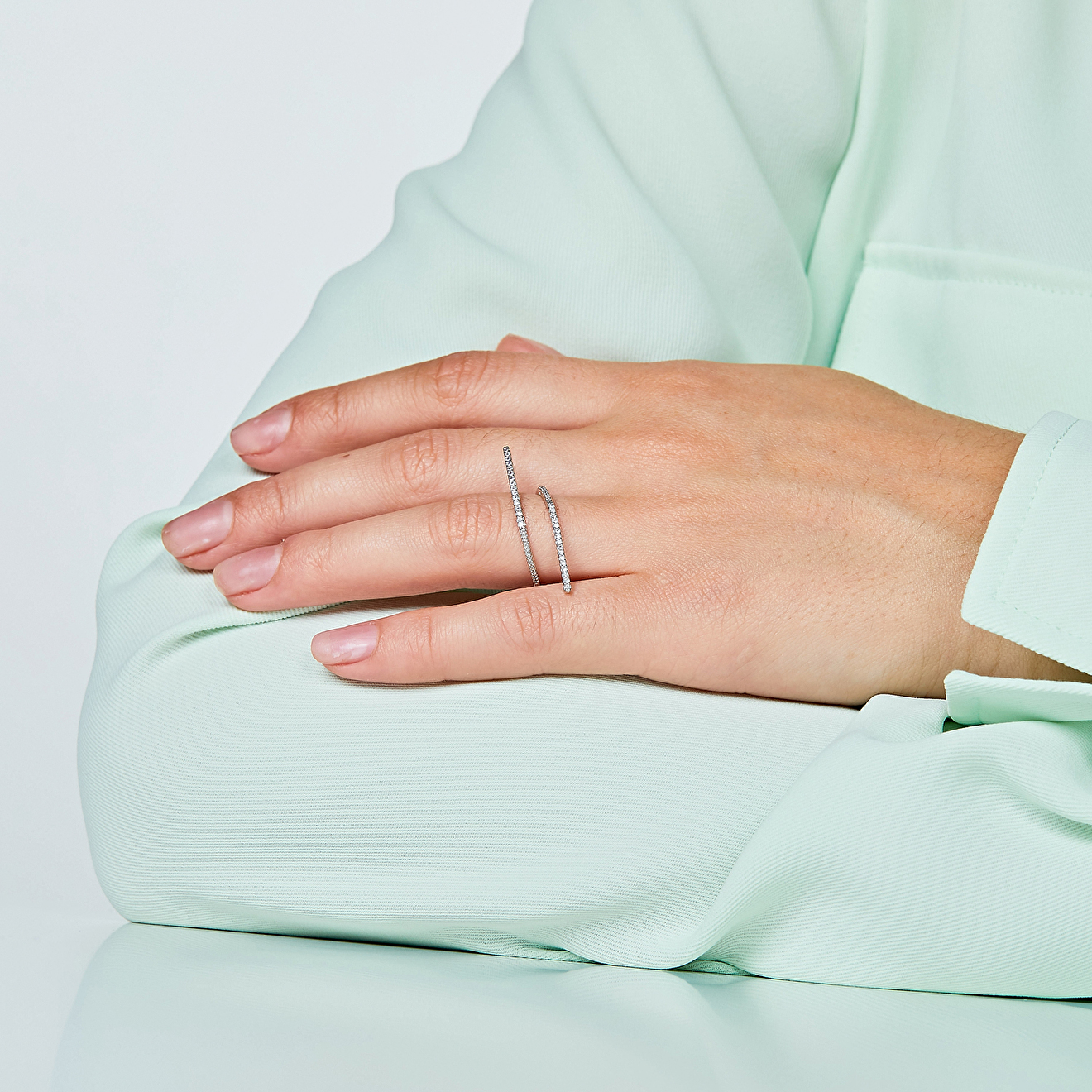 ring-loop with crystals