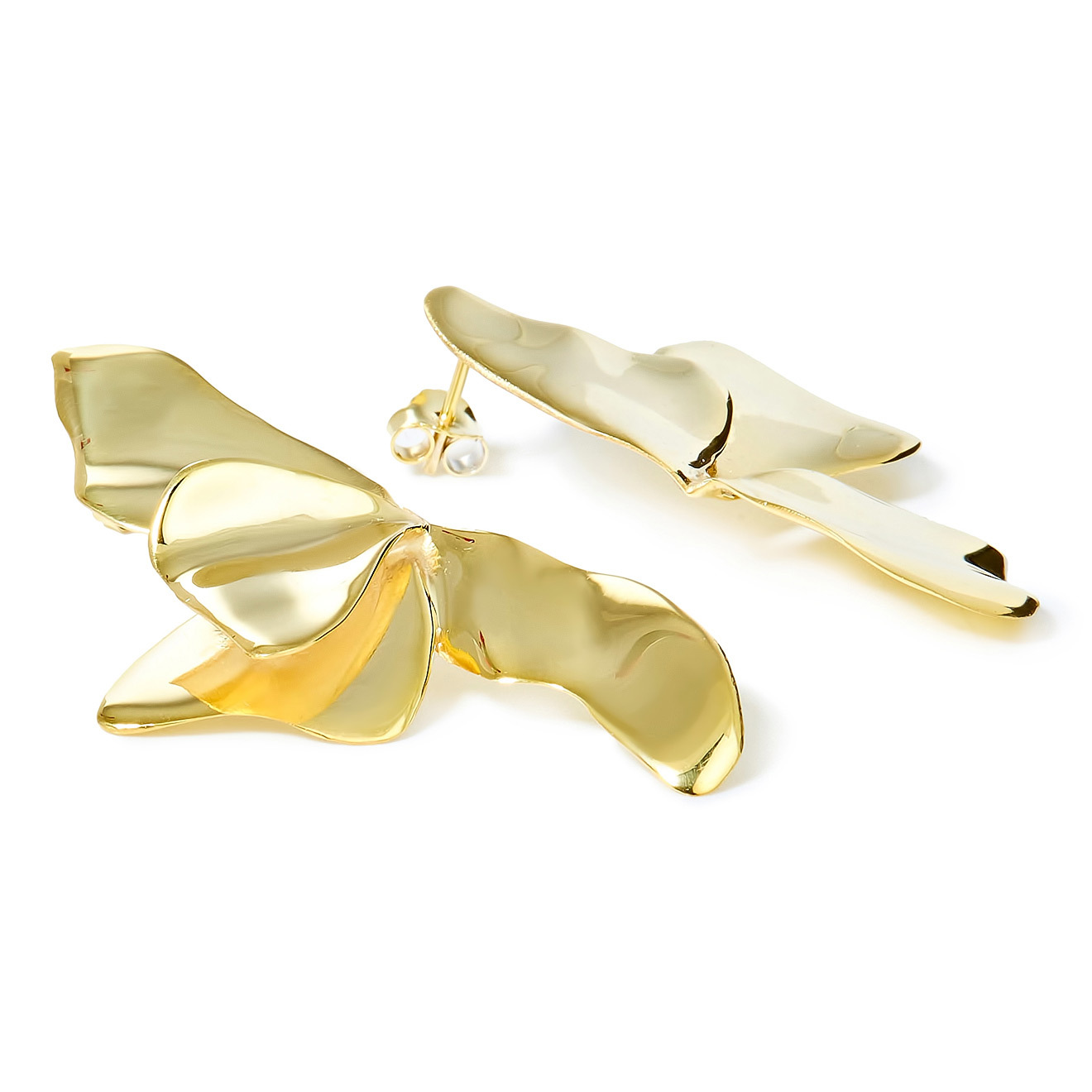 Gold-plated asymmetric earrings with petals