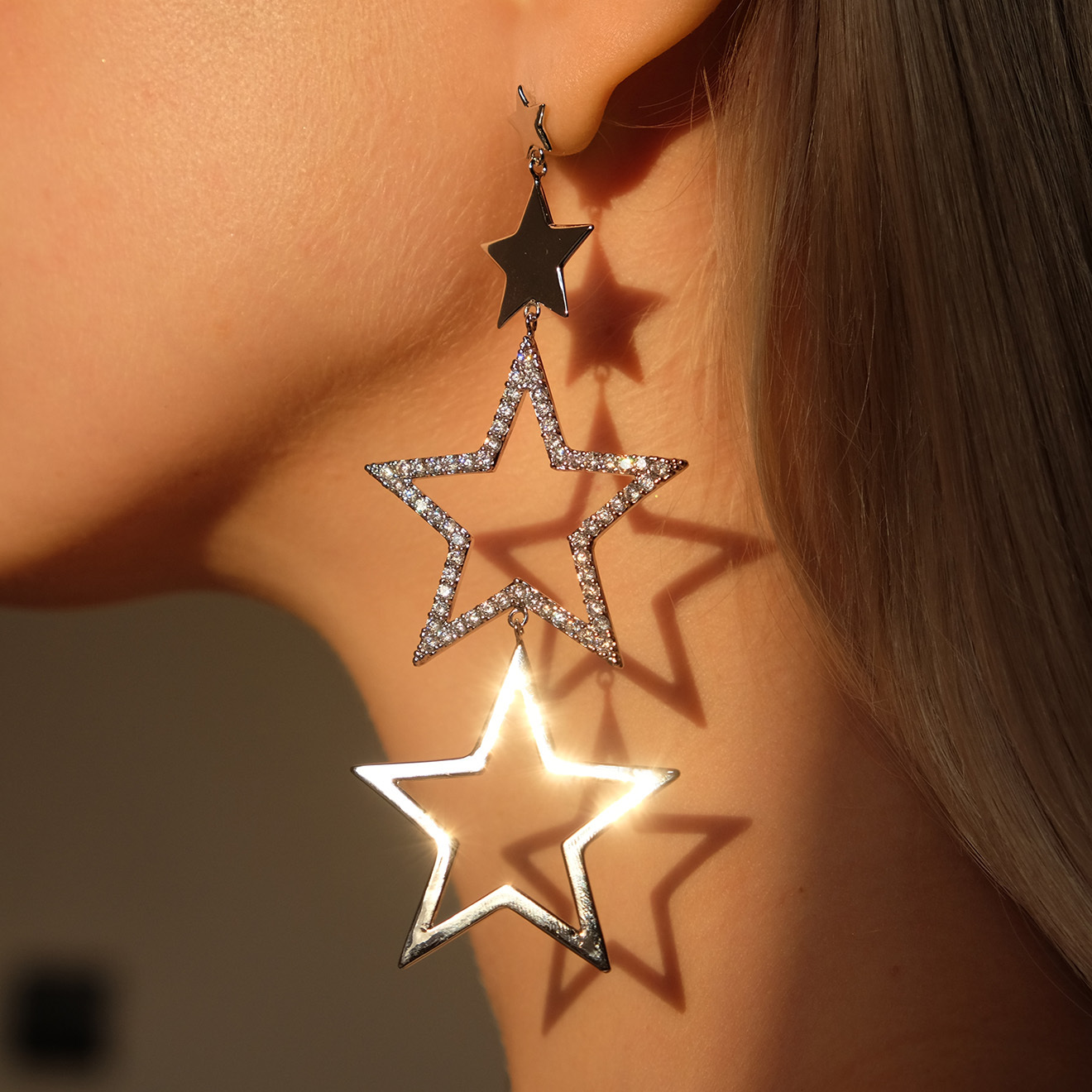 Asymmetric star earrings with crystals