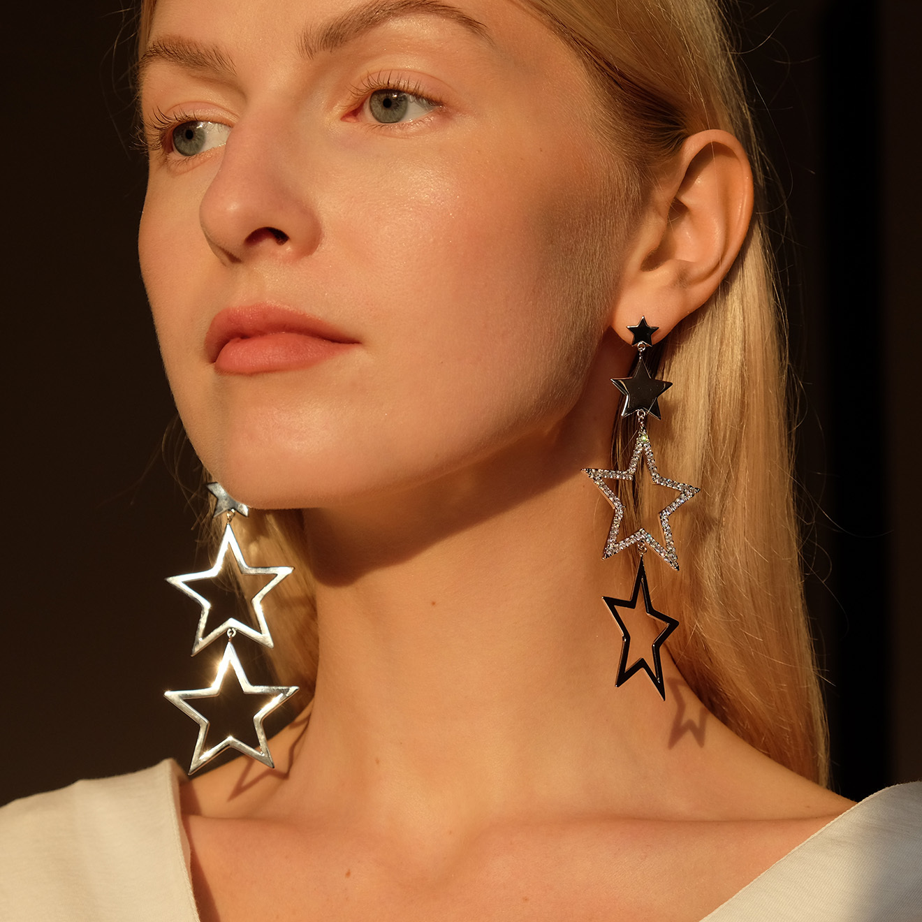 Asymmetric star earrings with crystals