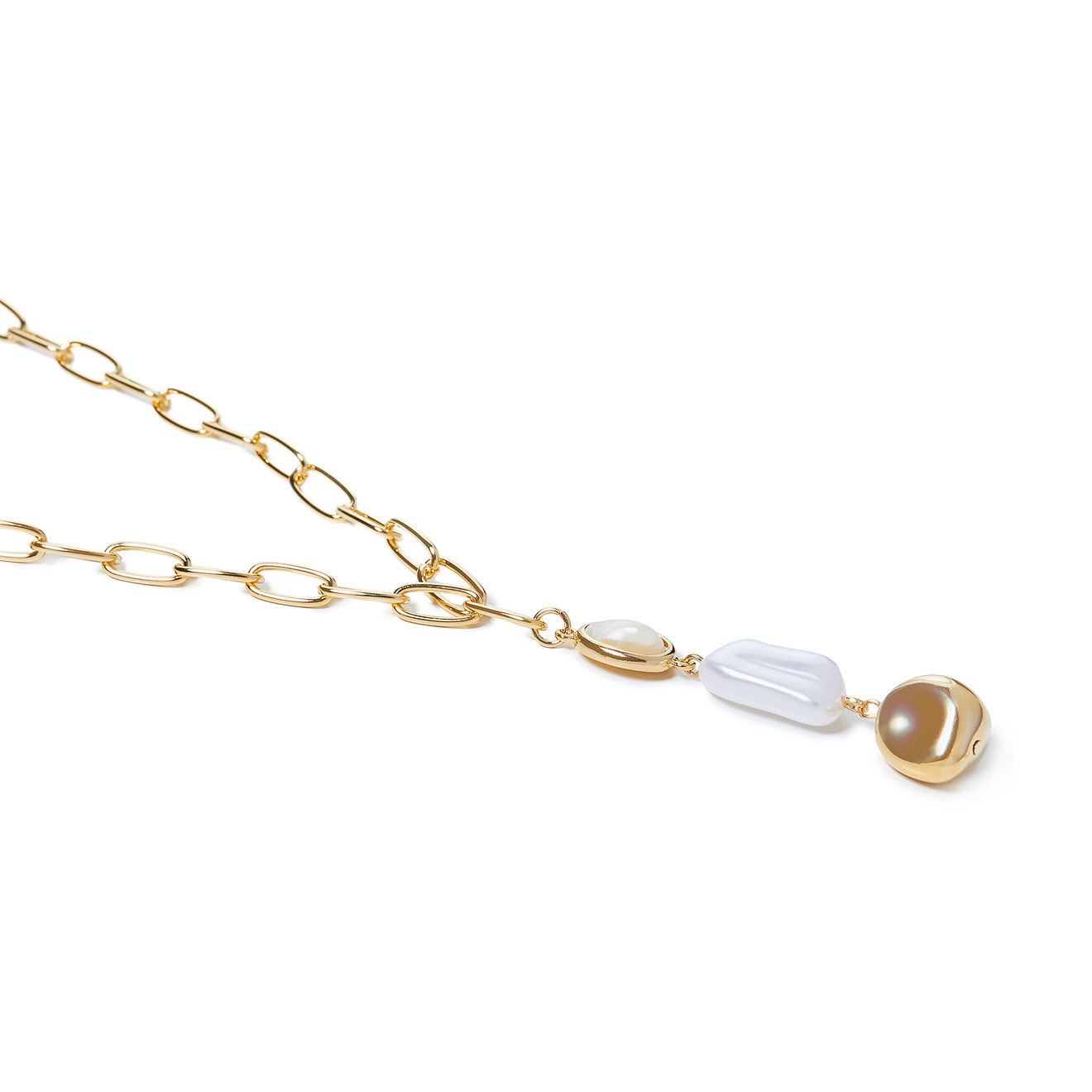 chain necklace with pearls and beige insert