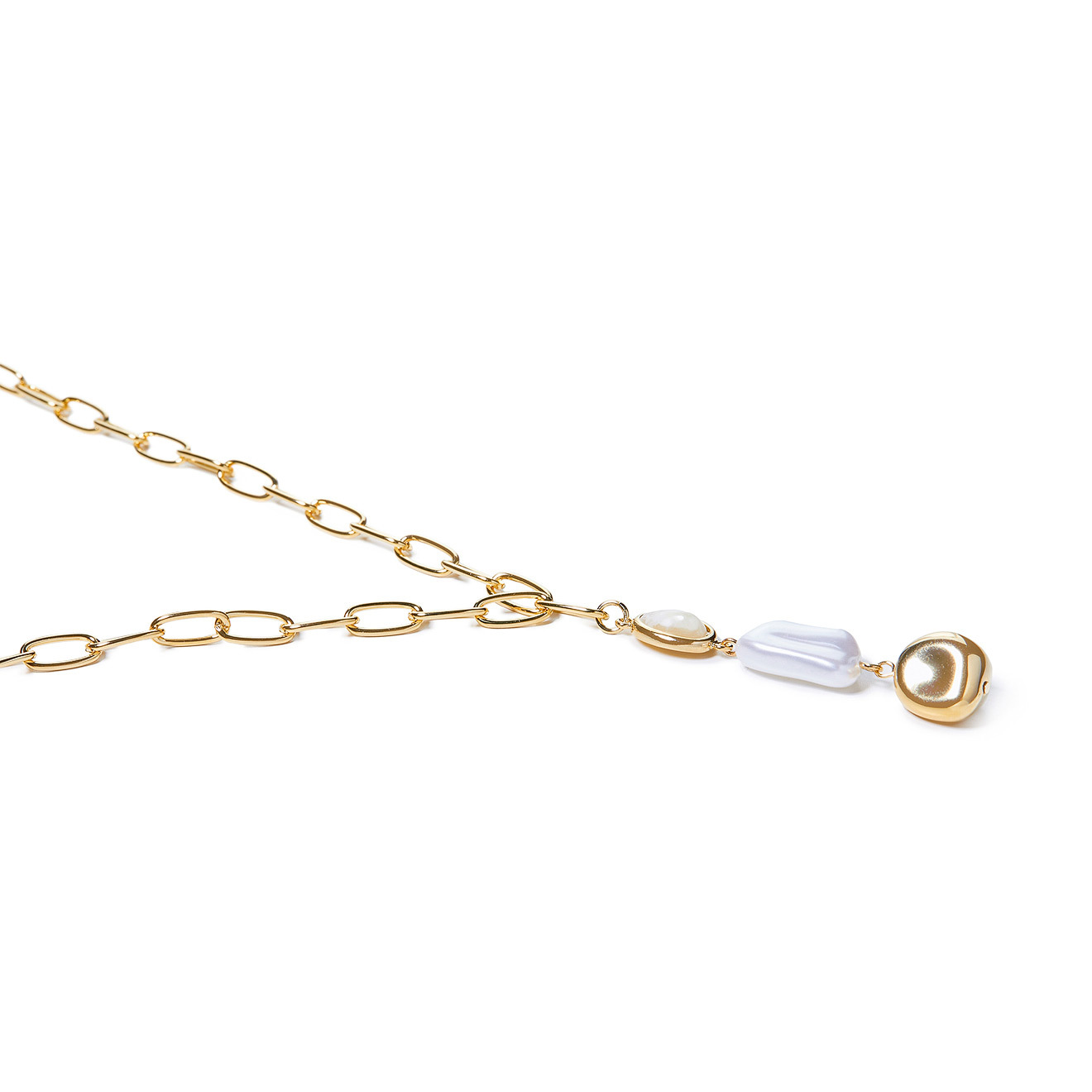 chain necklace with pearls and beige insert